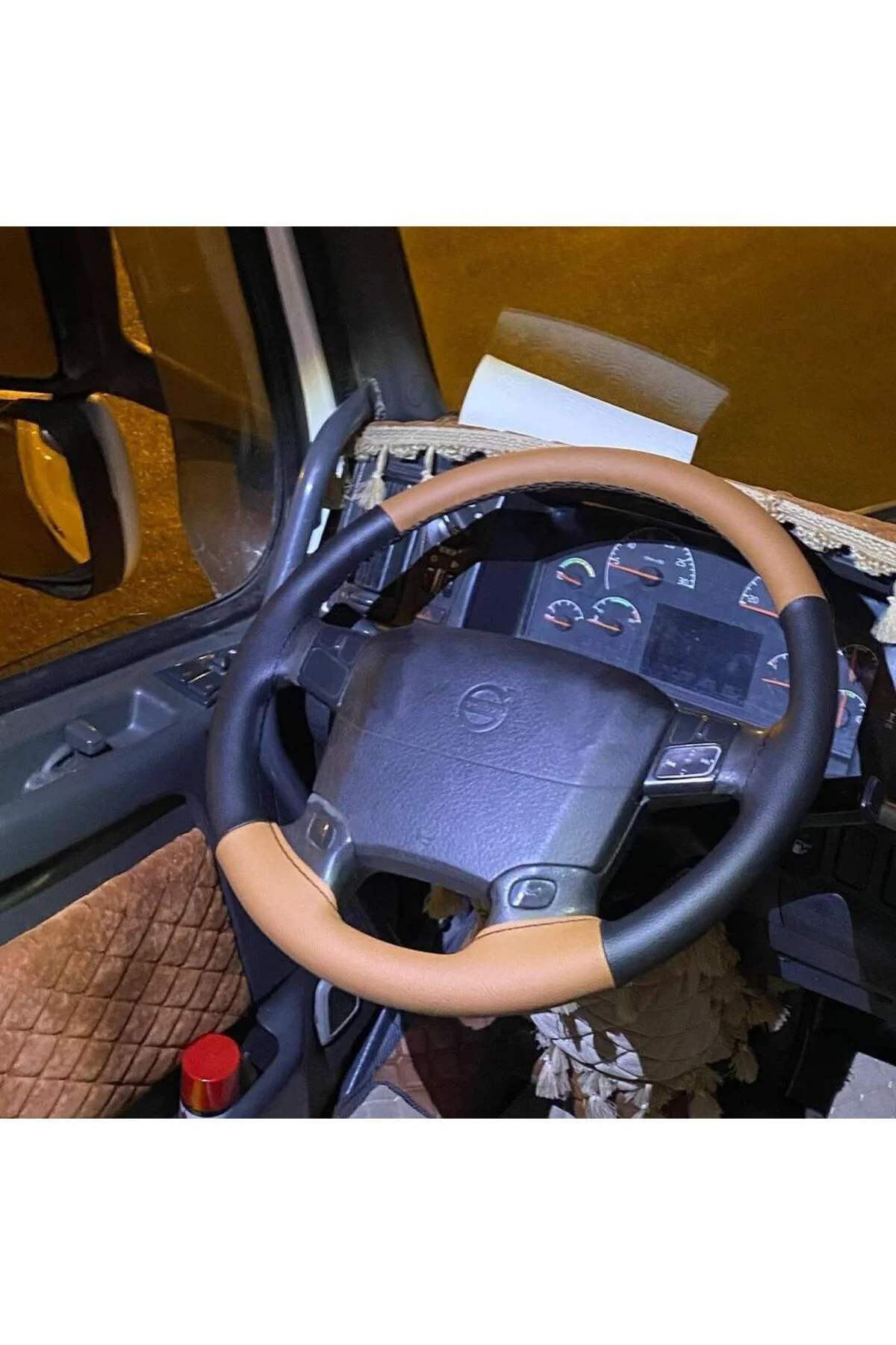 Dikişli Direksiyon Kılıfı Damarlı Siyah/taba Deri Siyah Dikişli Volvo Tır İçin