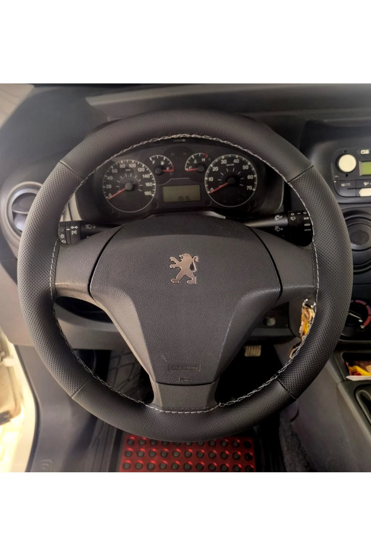DİKİŞLİ DİREKSİYON KILIFI SİYAH DERİ NOKTALI DERİ GRİ DİKİŞLİ PEUGEOT BİPPER İÇİN