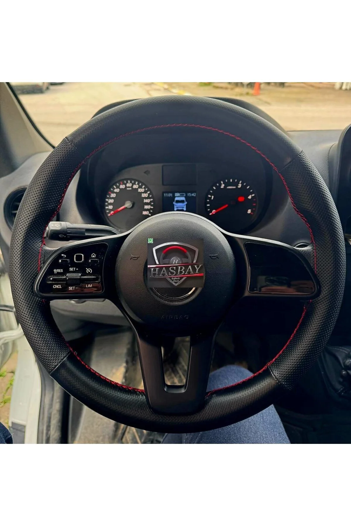 DİKİŞLİ DİREKSİYON KILIFI MİNİKARE KARBON / NOKTALI DERİ KIRMIZI DİKİŞLİ MERCEDES SPRİNTER İÇİN DİKİŞLİ DİREKSİYON KILIFI MİNİKARE KARBON / NOKTALI DERİ KIRMIZI DİKİŞLİ MERCEDES SPRİNTER İÇİN