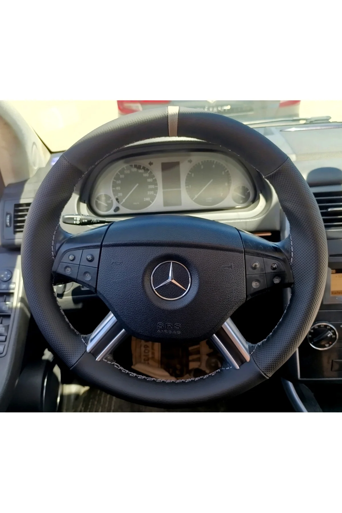 DİKİŞLİ DİREKSİYON KILIFI SİYAH DERİ NOKTALI DERİ GRİ YÜZÜK / DİKİŞ MERCEDES B160 2011 KASA DİKİŞLİ DİREKSİYON KILIFI SİYAH DERİ NOKTALI DERİ GRİ YÜZÜK / DİKİŞ MERCEDES B160 2011 KASA
