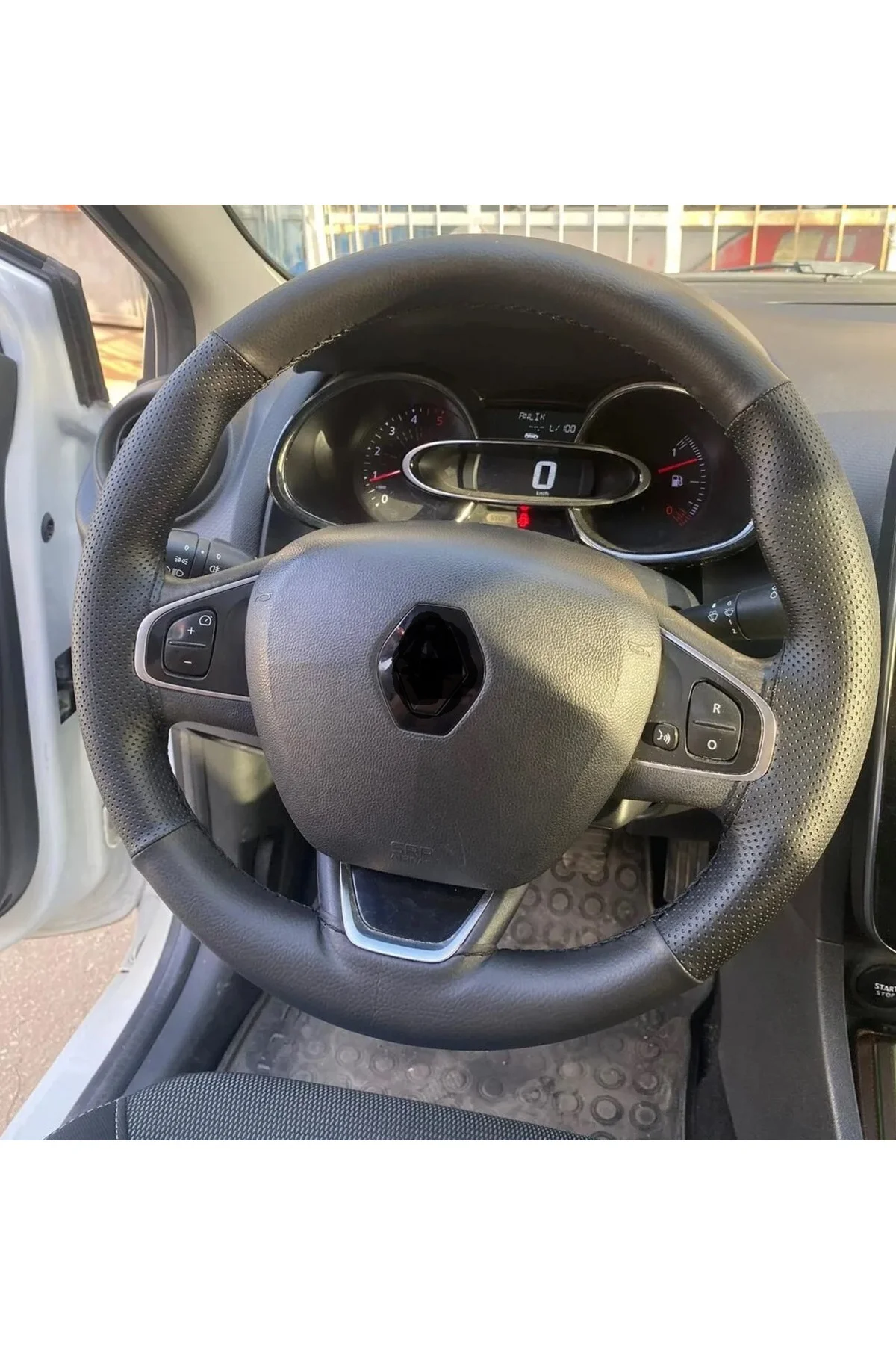 Dikişli Direksiyon Kılıfı Noktalı Damarlı Deri Siyah Dikişli Renault Clio 4 İçin