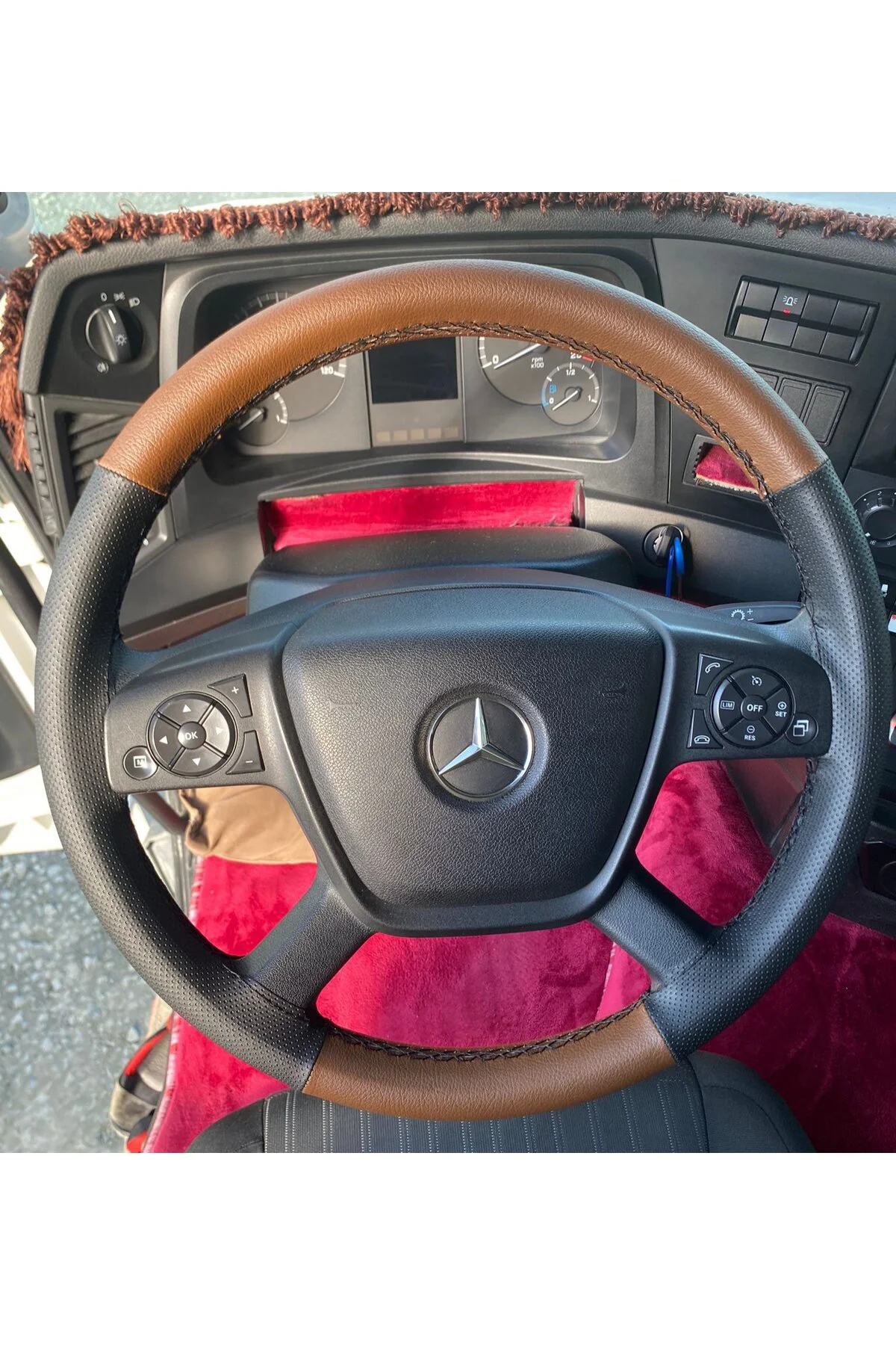 DİKİŞLİ DİREKSİYON KILIFI TABA / NOKTALI SİYAH DİKİŞLİ MERCEDES YENİ DİREKSİYON İÇİN