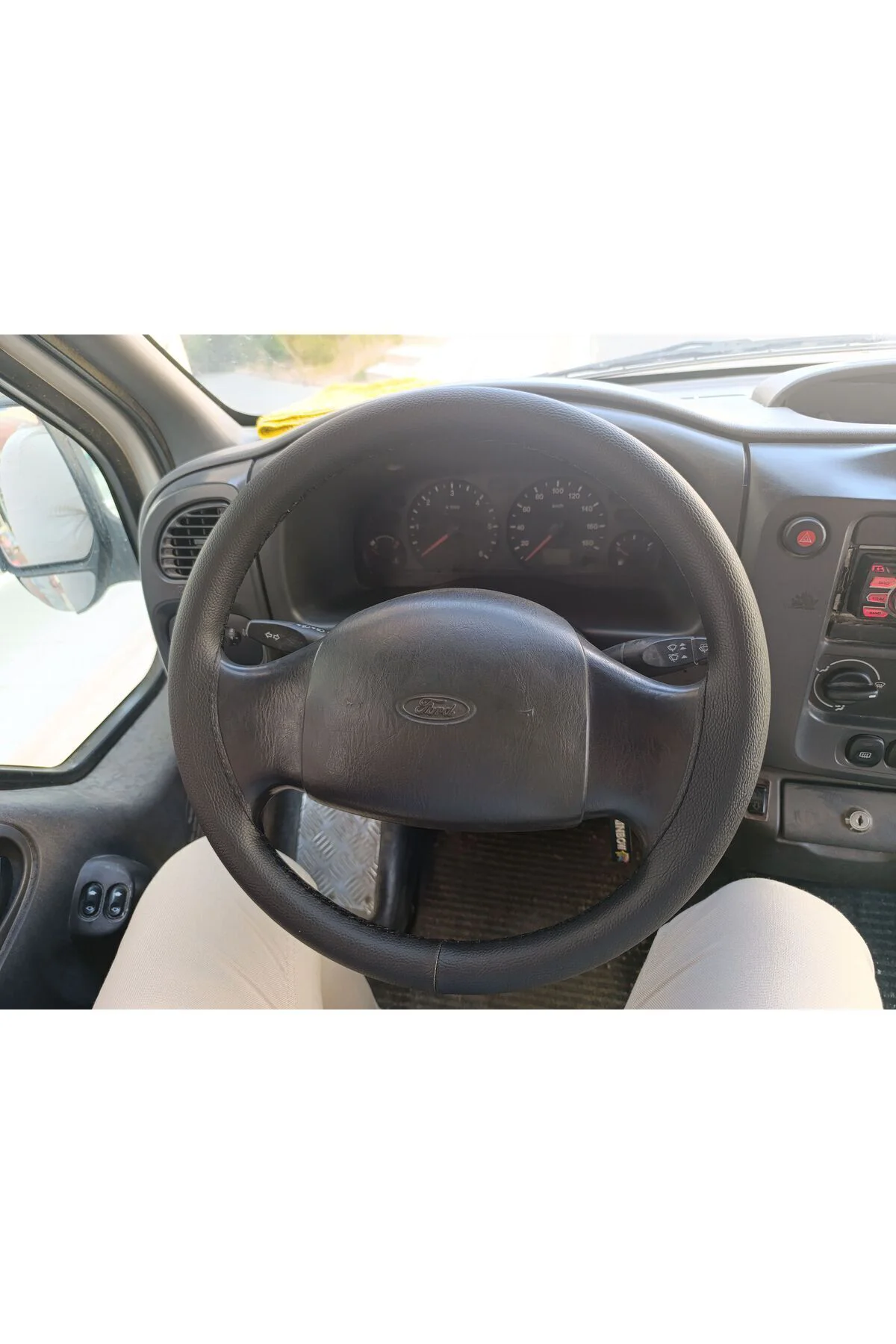 Dikişli Direksiyon Kılıfı Damarlı Siyah Deri Siyah Dikişli Ford Transit 02-06 İçin