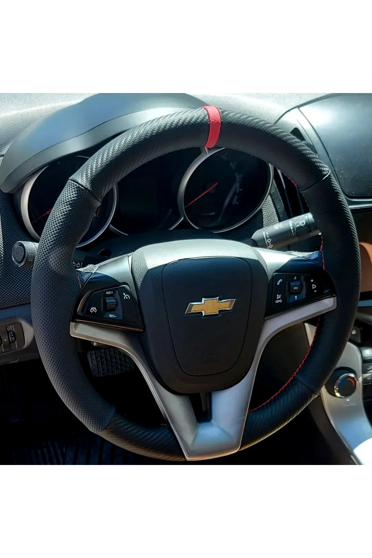 DİKİŞLİ DİREKSİYON KILIFI KARBON DERİ NOKTALI DERİ KIRMIZI YÜZÜK / DİKİŞLİ CHEVROLET CRUZE