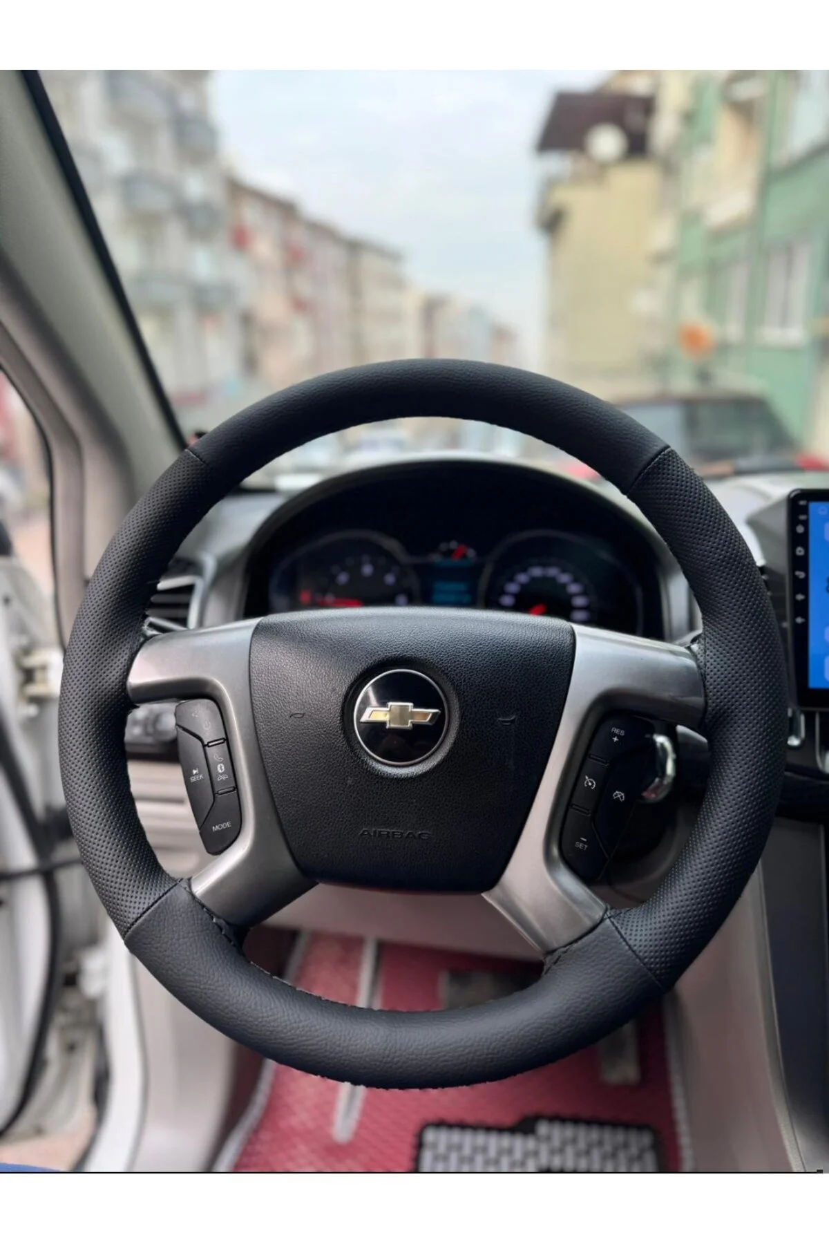 DİKİŞLİ DİREKSİYON KILIFI NOKTALI / SİYAH DERİ SİYAH DİKİŞLİ CHEVROLET CAPTİVA İÇİN