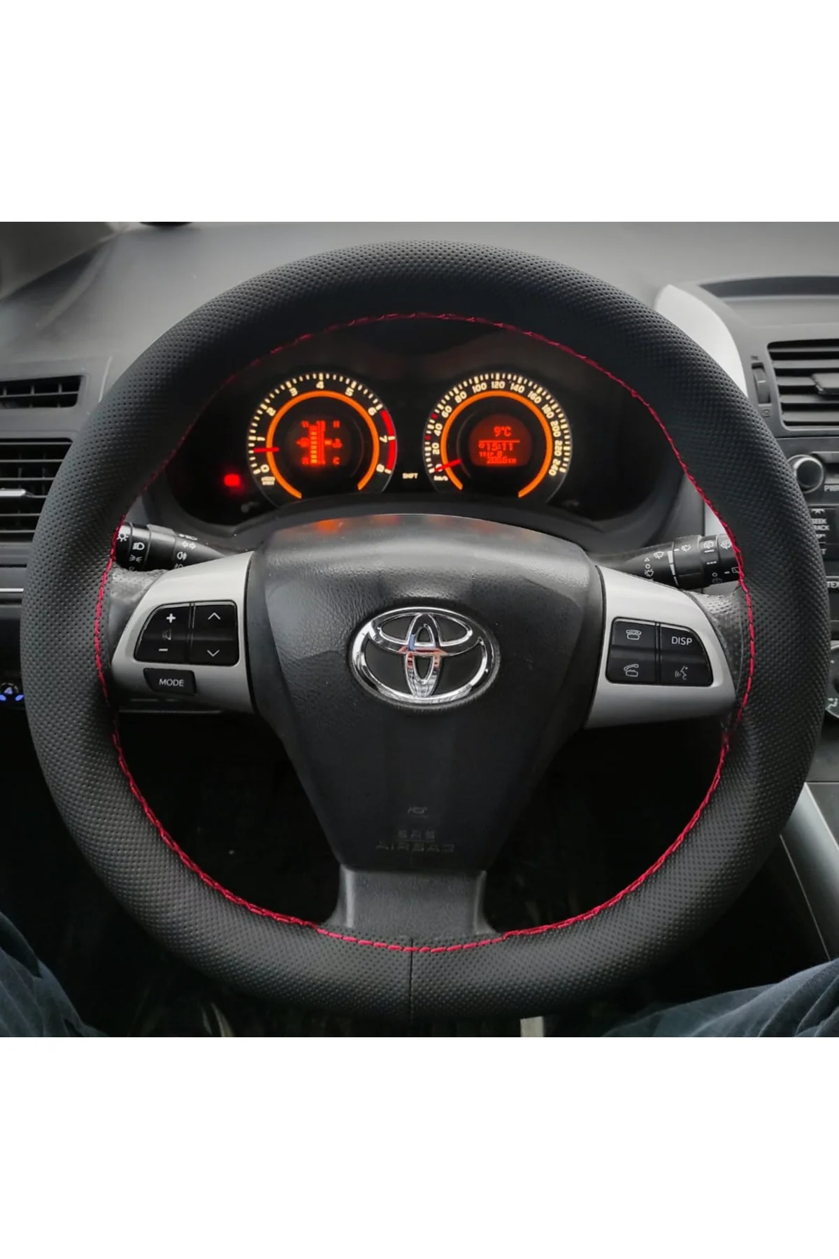 DİKİŞLİ DİREKSİYON KILIFI NOKTALI DERİ KIRMIZI DİKİŞLİ TOYOTA COROLLA İÇİN