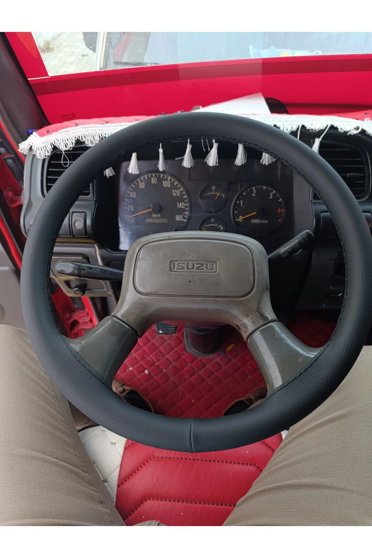 Dikişli Direksiyon Kılıfı Damarlı Siyah Deri Siyah Dikişli Isuzu 