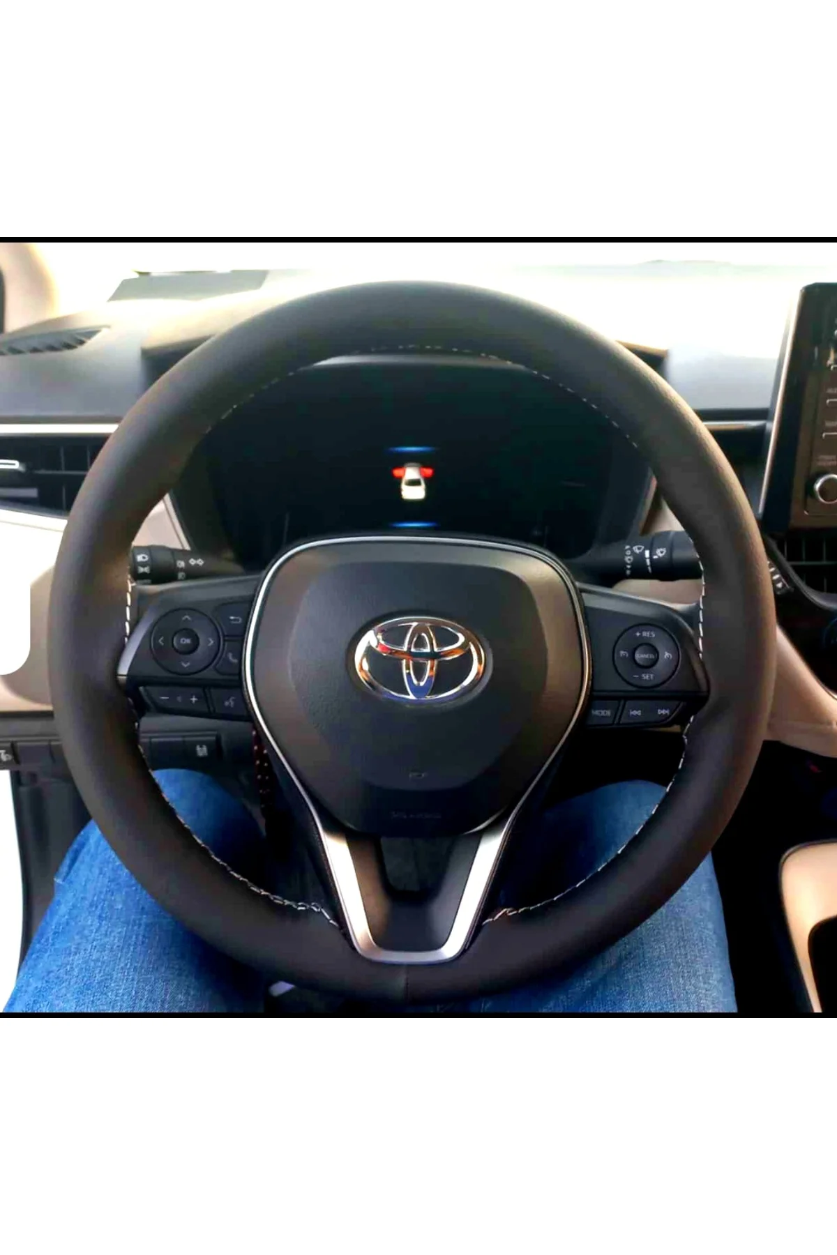 DİKİŞLİ DİREKSİYON KILIFI SİYAH DERİ GRİ DİKİŞLİ 2019 SONRASI TOYOTA COROLLA İÇİN