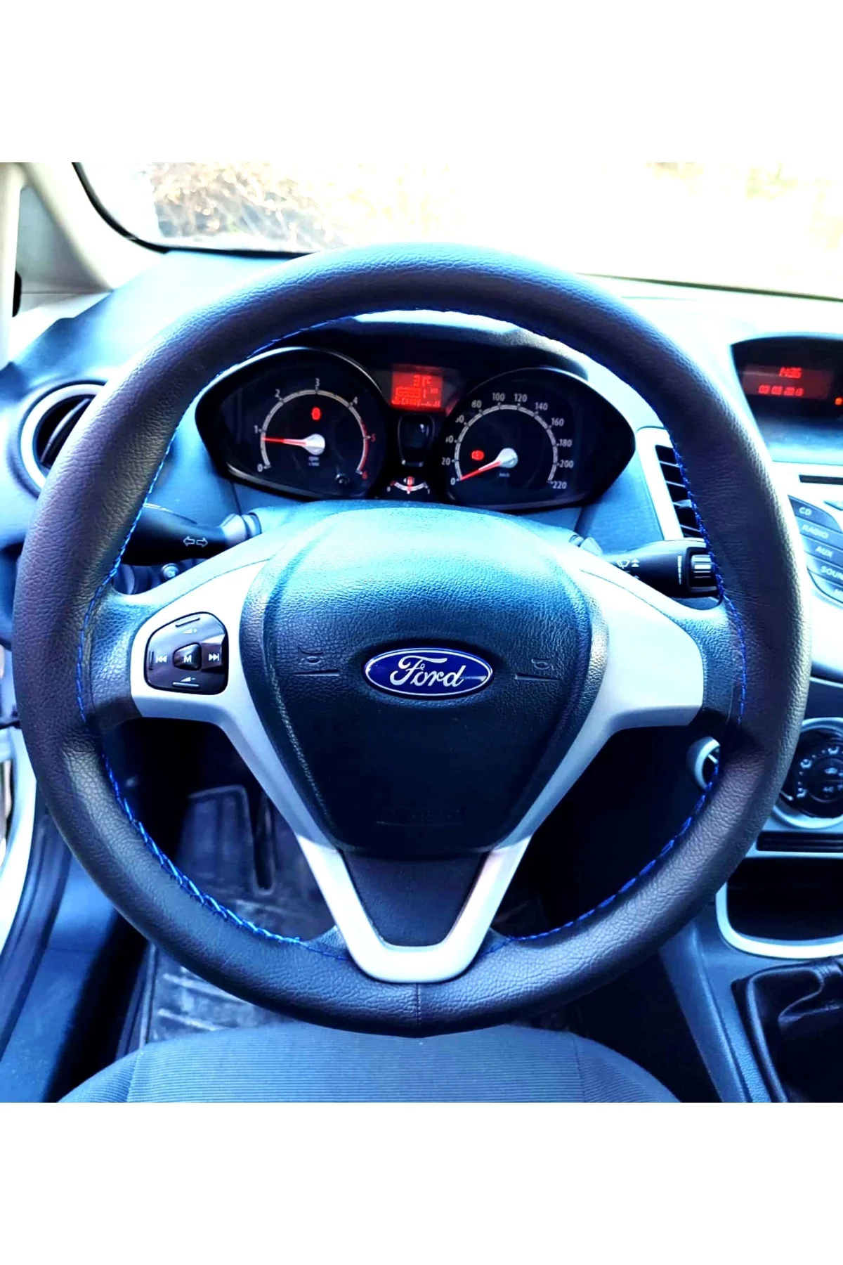 DİKİŞLİ DİREKSİYON KILIFI SİYAH DERİ MAVİ DİKİŞLİ FORD CURRİER İÇ