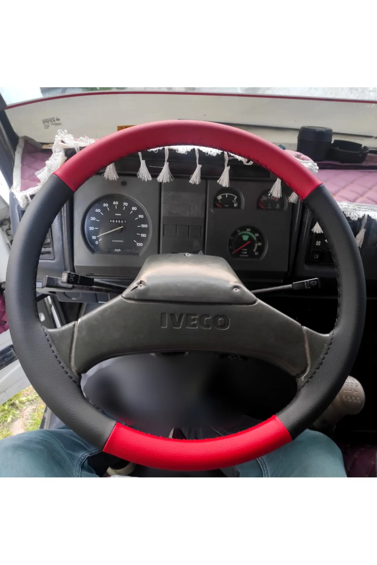DİKİŞLİ DİREKSİYON KILIFI KIRMIZI DERİ SİYAH DERİ SİYAH DİKİŞLİ IVECO 80-12 KAMYON İÇİN