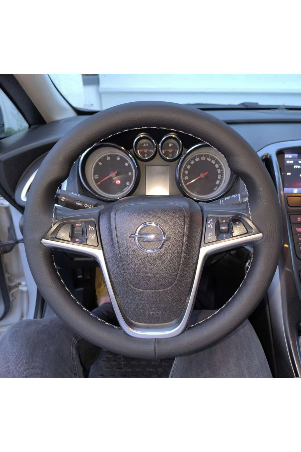 DİKİŞLİ DİREKSİYON KILIFI SİYAH GRİ DİKİŞLİ OPEL ASTRA J İNSİGNİA İÇİN