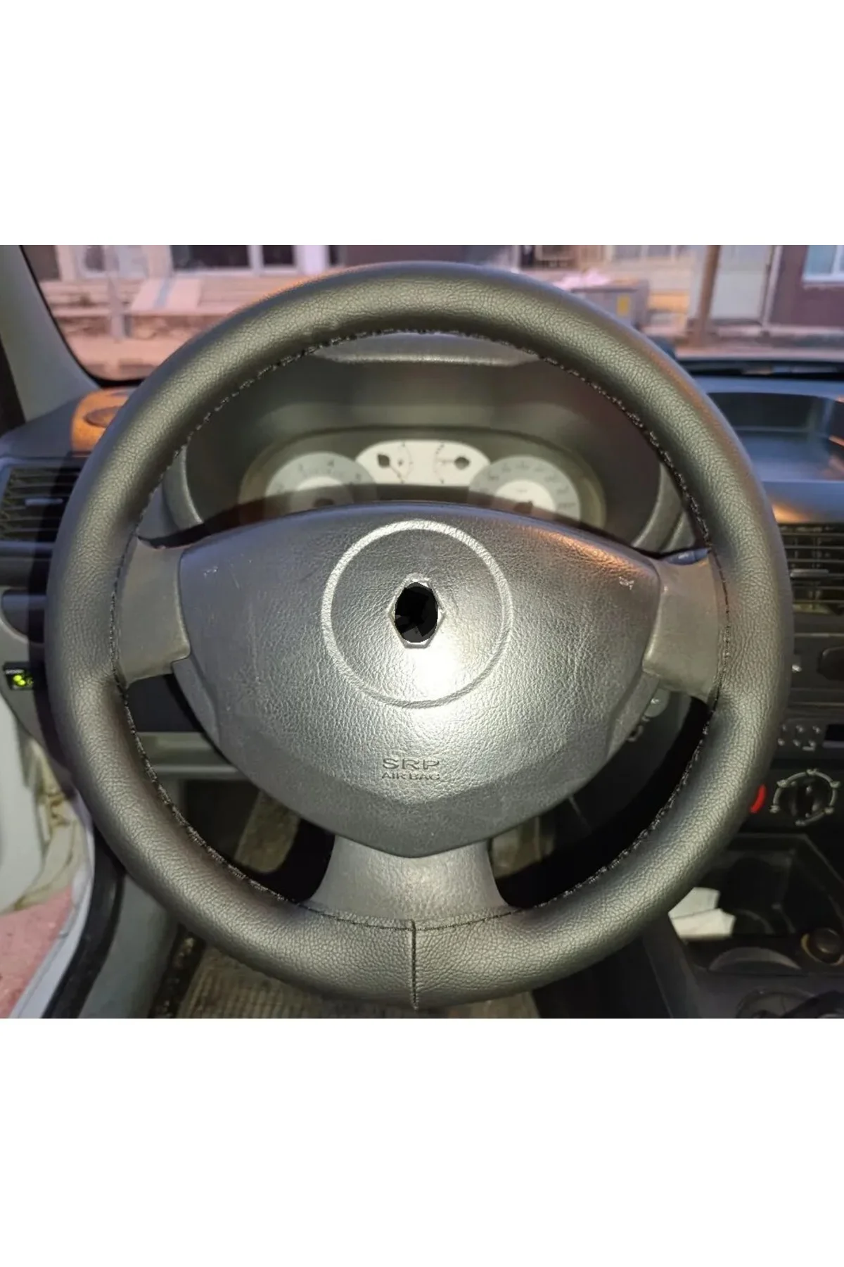 Dikişli Direksiyon Kılıfı Damarlı Siyah Deri Siyah Dikişli Renault Clio 2007 Sonrası İçin