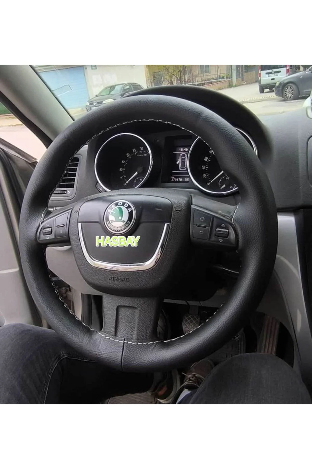 DİKİŞLİ DİREKSİYON KILIFI SİYAH DERİ GRİ DİKİŞLİ SKODA OCTAVİA SUOER B İCİN