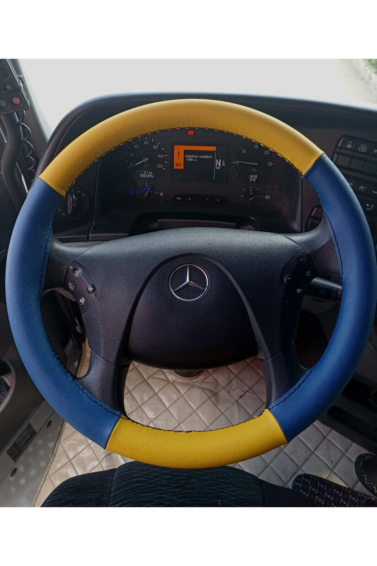 DİKİŞLİ DİREKSİYON KILIFI SARİ / MAVİ DERİ SİYAH DİKİŞLİ MERCEDES KAMYON OTOBÜS BU DİREKSİYONA DİKİŞLİ DİREKSİYON KILIFI SARİ / MAVİ DERİ SİYAH DİKİŞLİ MERCEDES KAMYON OTOBÜS BU DİREKSİYONA