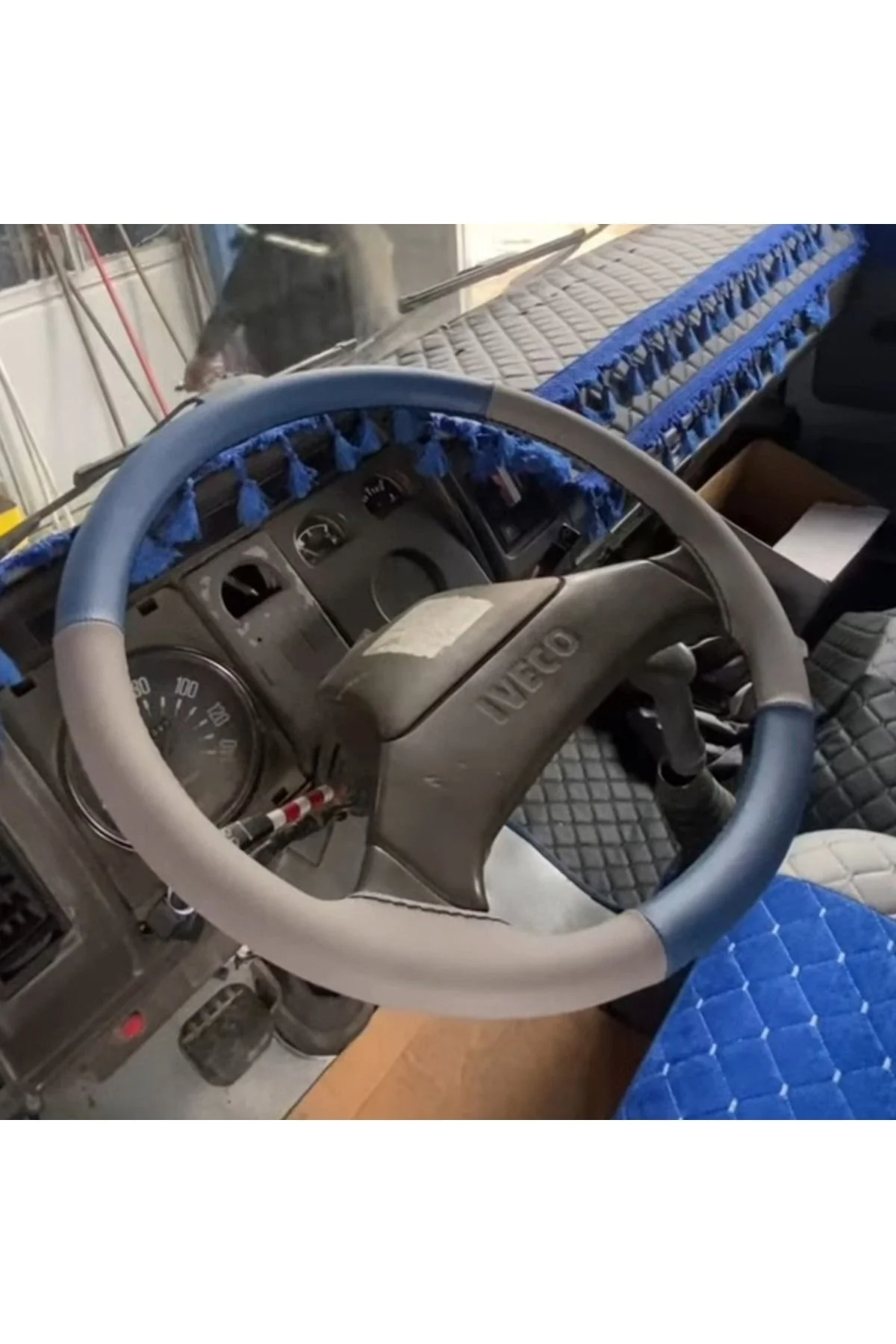 DİKİŞLİ DİREKSİYON KILIFI MAVİ/GRİ DERİ SİYAH DİKİŞLİ IVECO KÜÇÜK