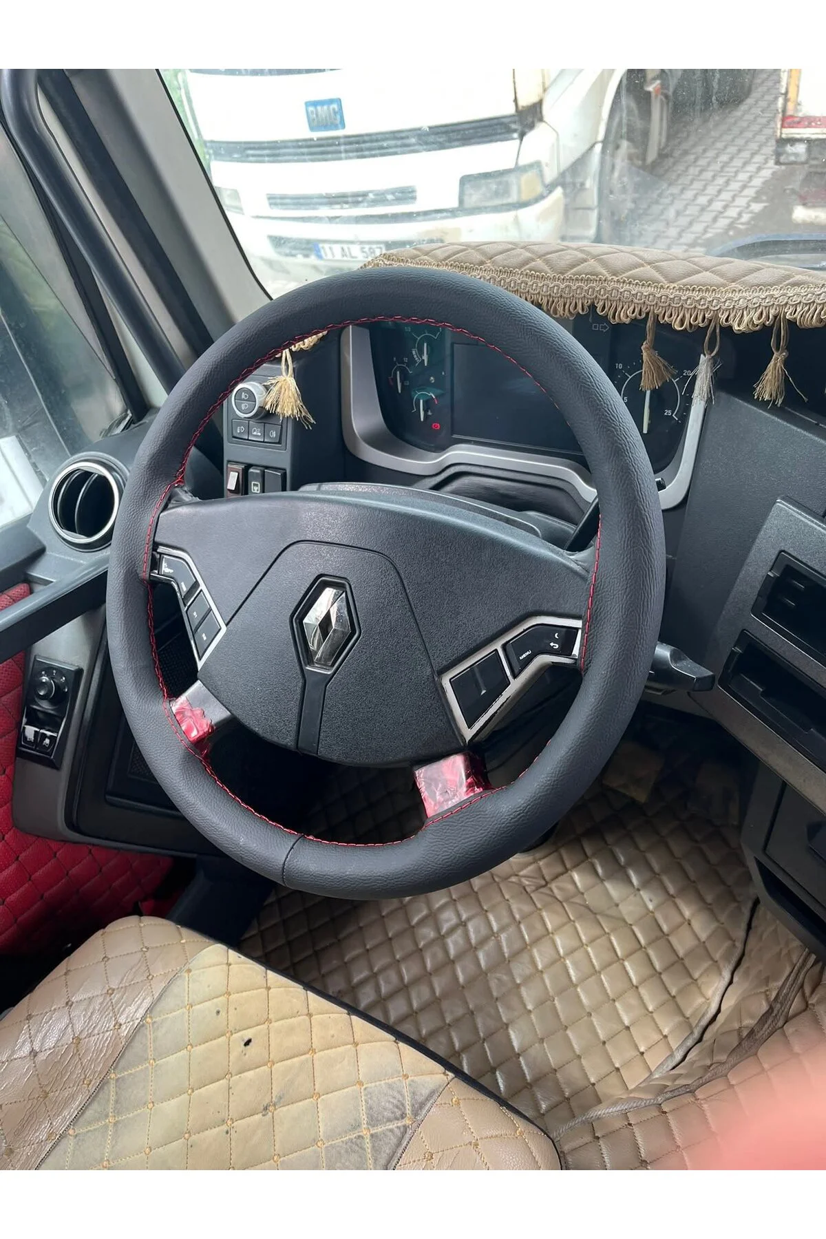 DİKİŞLİ DİREKSİYON KILIFI SİYAH DERİ KIRMIZI DİKİŞLİ RENO T KABİN 2015 TIR İCİN DİKİŞLİ DİREKSİYON KILIFI SİYAH DERİ KIRMIZI DİKİŞLİ RENO T KABİN 2015 TIR İCİN