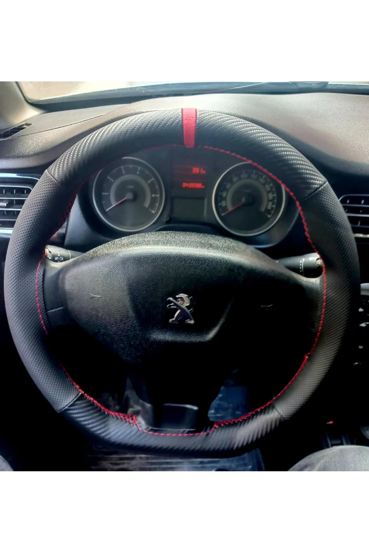 DİKİŞLİ DİREKSİYON KILIFI KARBON DERİ NOKTALI DERİ KIRMIZI YÜZÜK KIRMIZI DİKİŞ PEUGEOT 301 İÇİN