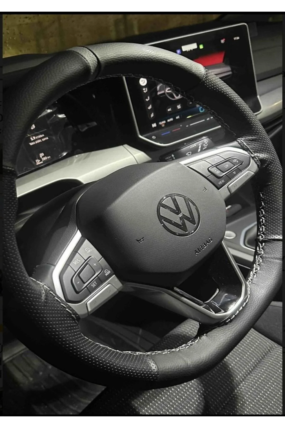 DİKİŞLİ DİREKSİYON KILIFI SİYAH/NOKTALI DERİ GRİ YÜZÜK/DİKİŞLİ VOLKSWAGEN GOLF 8.5 İÇİN