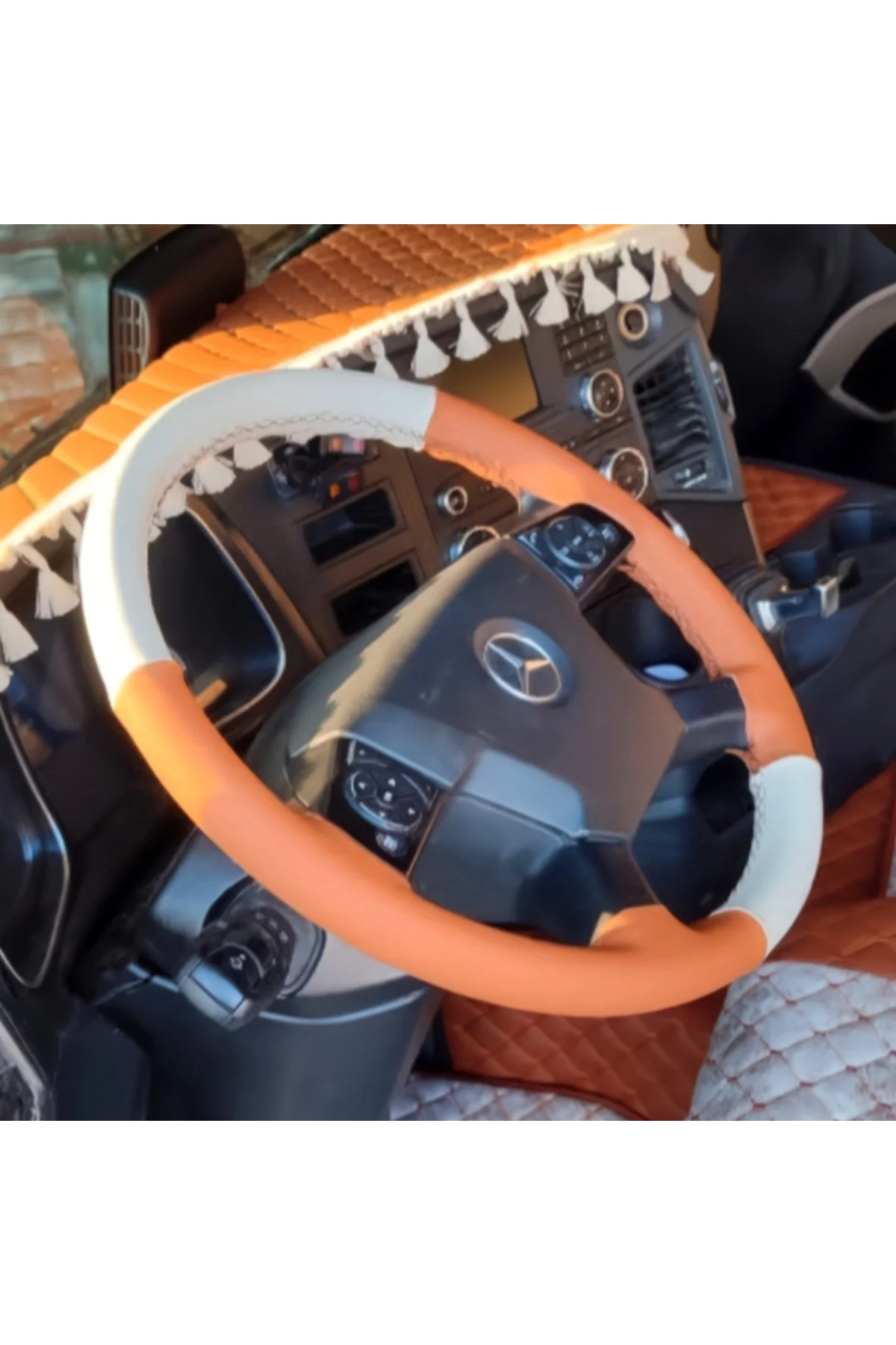 DİKİŞLİ DİREKSİYON KILIFI KREM DERİ TABA DERİ SİYAH DİKİŞLİ MERCEDES YENİ TIR KAMYON İÇİN
