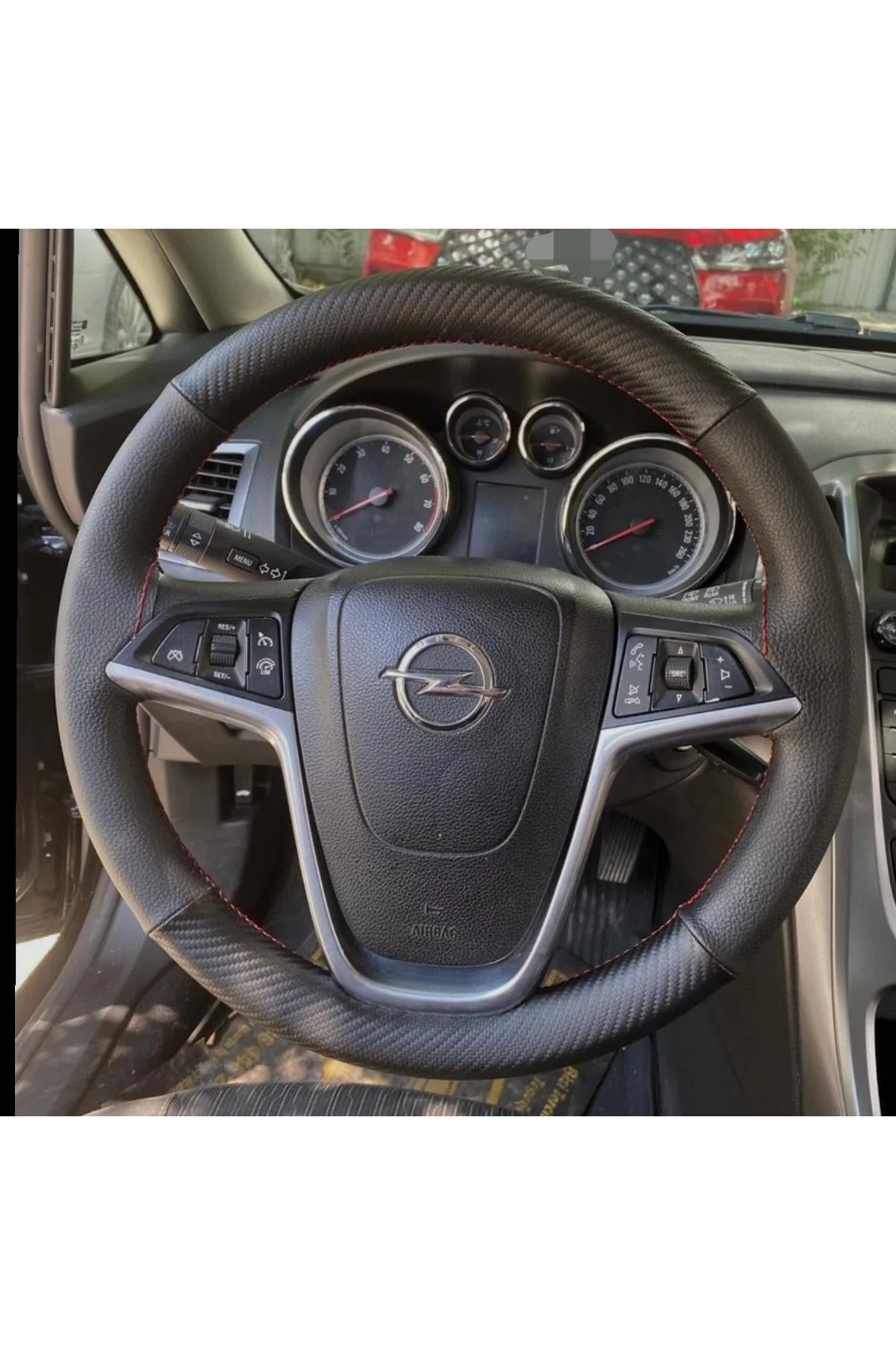 DİKİŞLİ DİREKSİYON KILIFI KARBON DERİ SİYAH DERİ KIRMIZI DİKİŞLİ OPEL ASTRA J İÇİN