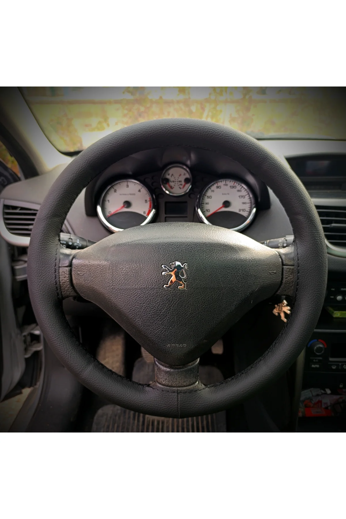 DİKİŞLİ DİREKSİYON KILIFI SİYAH DERİ SİYAH DİKİŞLİ PEUGEOT 207 İÇİN DİKİŞLİ DİREKSİYON KILIFI SİYAH DERİ SİYAH DİKİŞLİ PEUGEOT 207 İÇİN