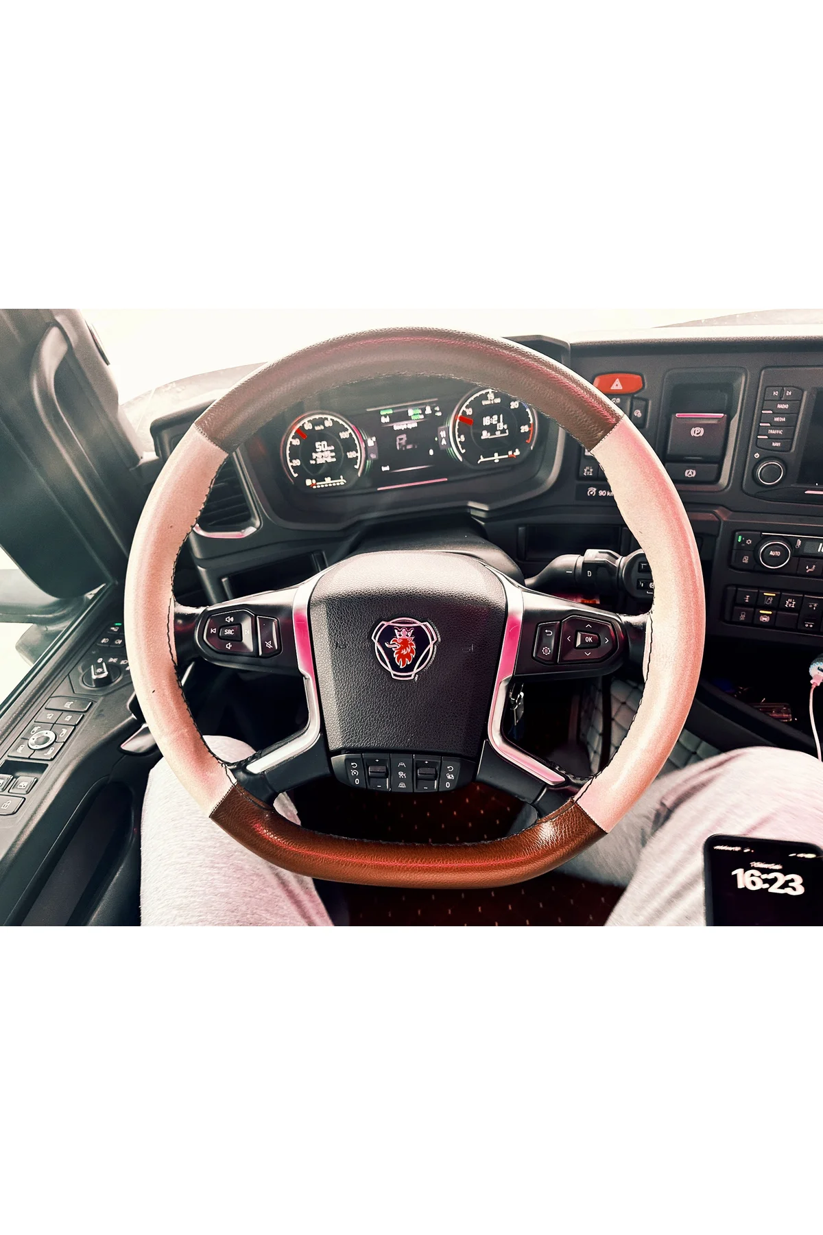 Dikişli Direksiyon Kılıfı Kahve/bej Deri Siyah Dikişli Scania Tır Kamyon İçin