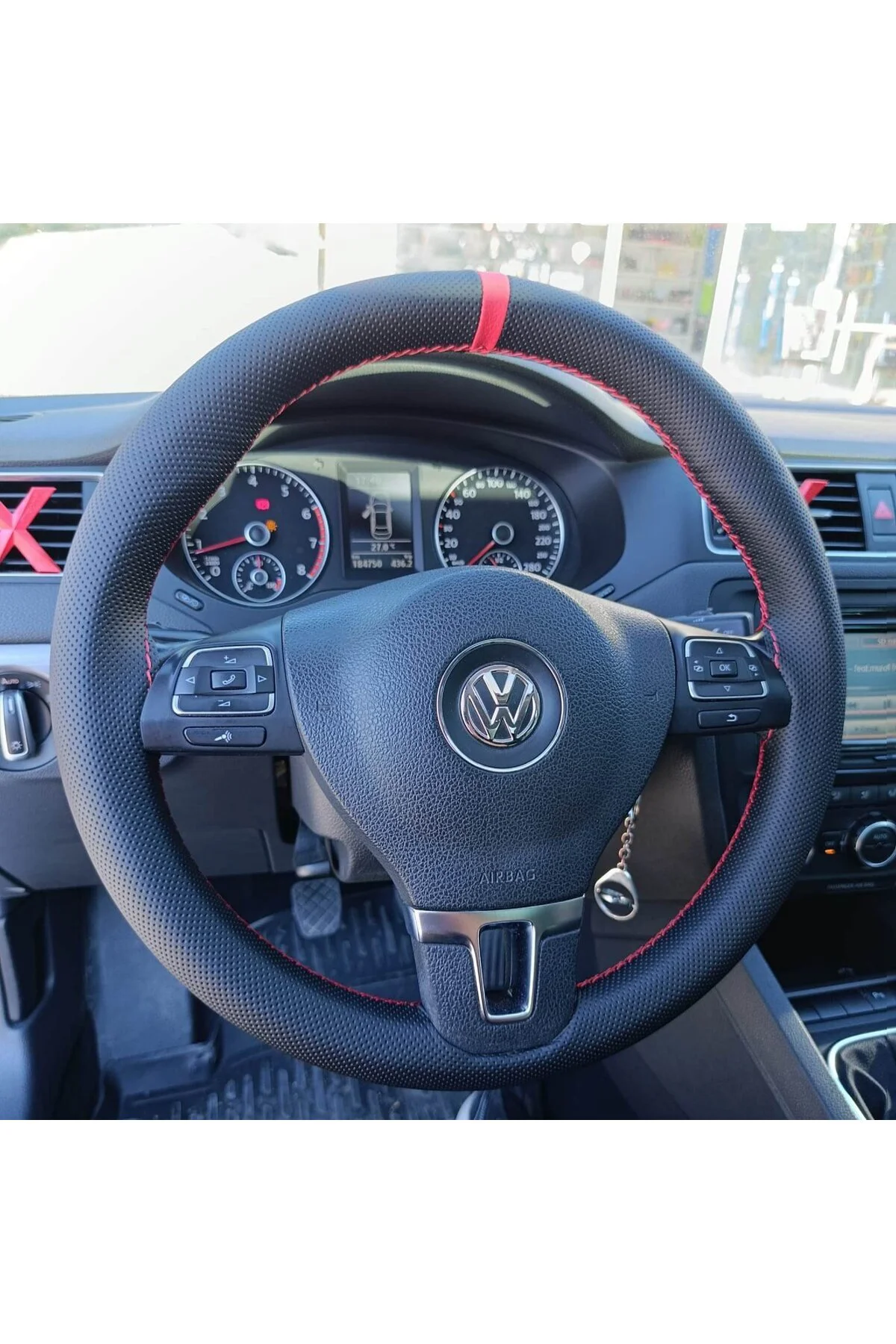 DİKİŞLİ DİREKSİYON KILIFI NOKTALI DERİ KIRMIZI YÜZÜK KIRMIZI DİKİŞLİ VW JETTA İÇİN