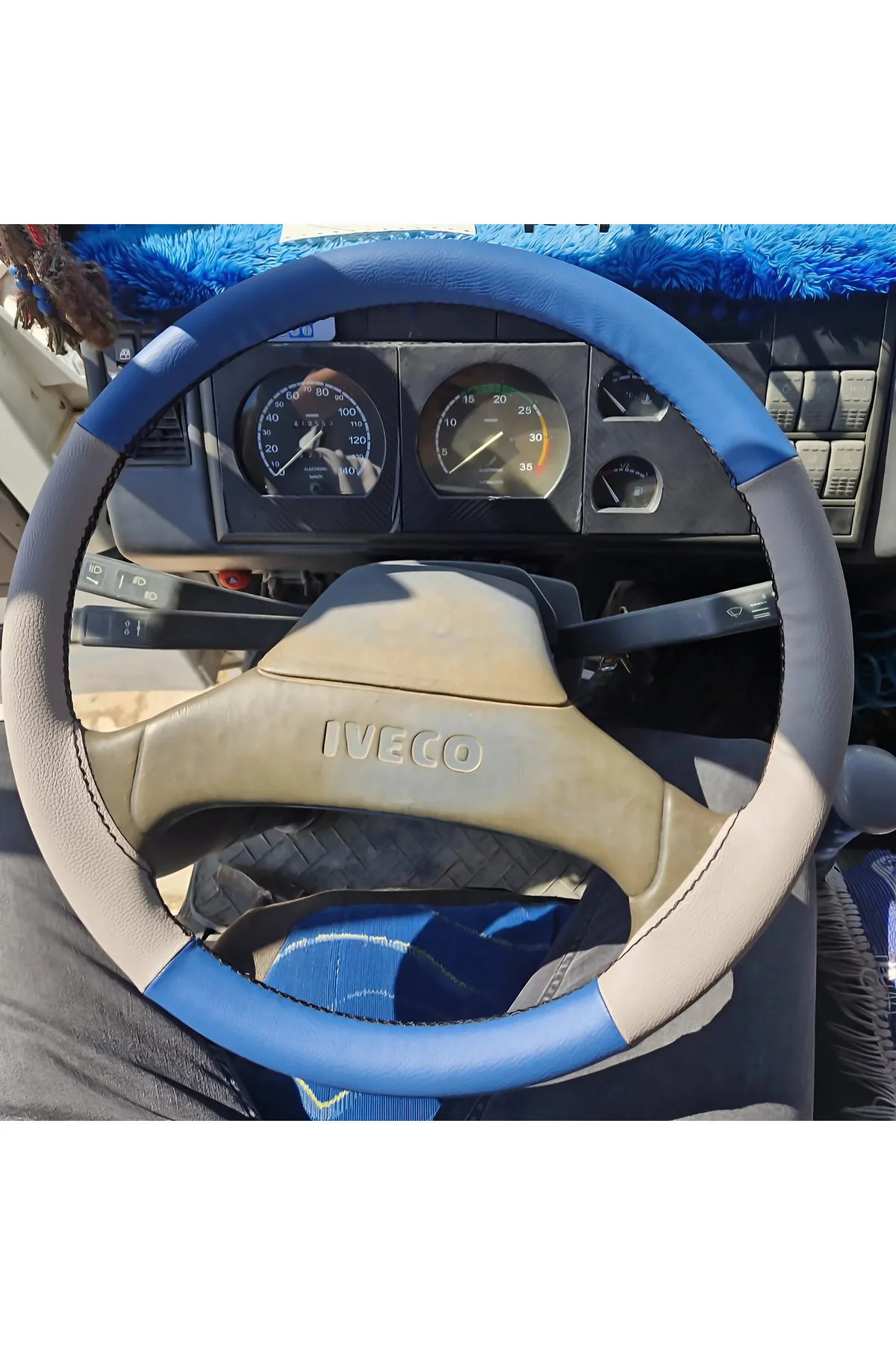 DİKİŞLİ DİREKSİYON KILIFI MAVİ / GRİ DERİ SİYAH DİKİŞLİ IVECO KAMYON 2000 KASA İÇİN