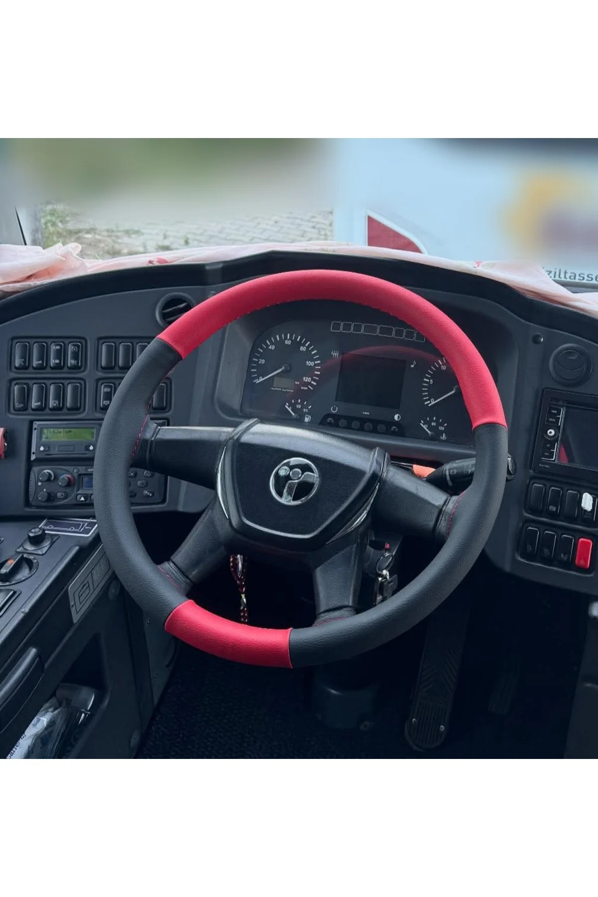 DİKİŞLİ DİREKSİYON KILIFI SİYAH DERİ KIRMIZI DERİ KIRMIZI DİKİŞLİ TEMSA SAFİR OTOBÜS İÇİN