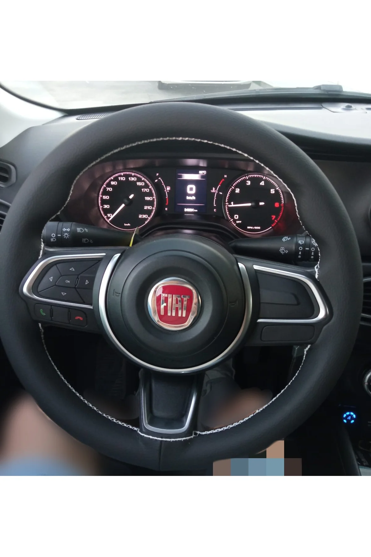 DİKİŞLİ DİREKSİYON KILIFI SİYAH DERİ BEYAZ DİKİŞLİ FIAT EGEA İÇİN