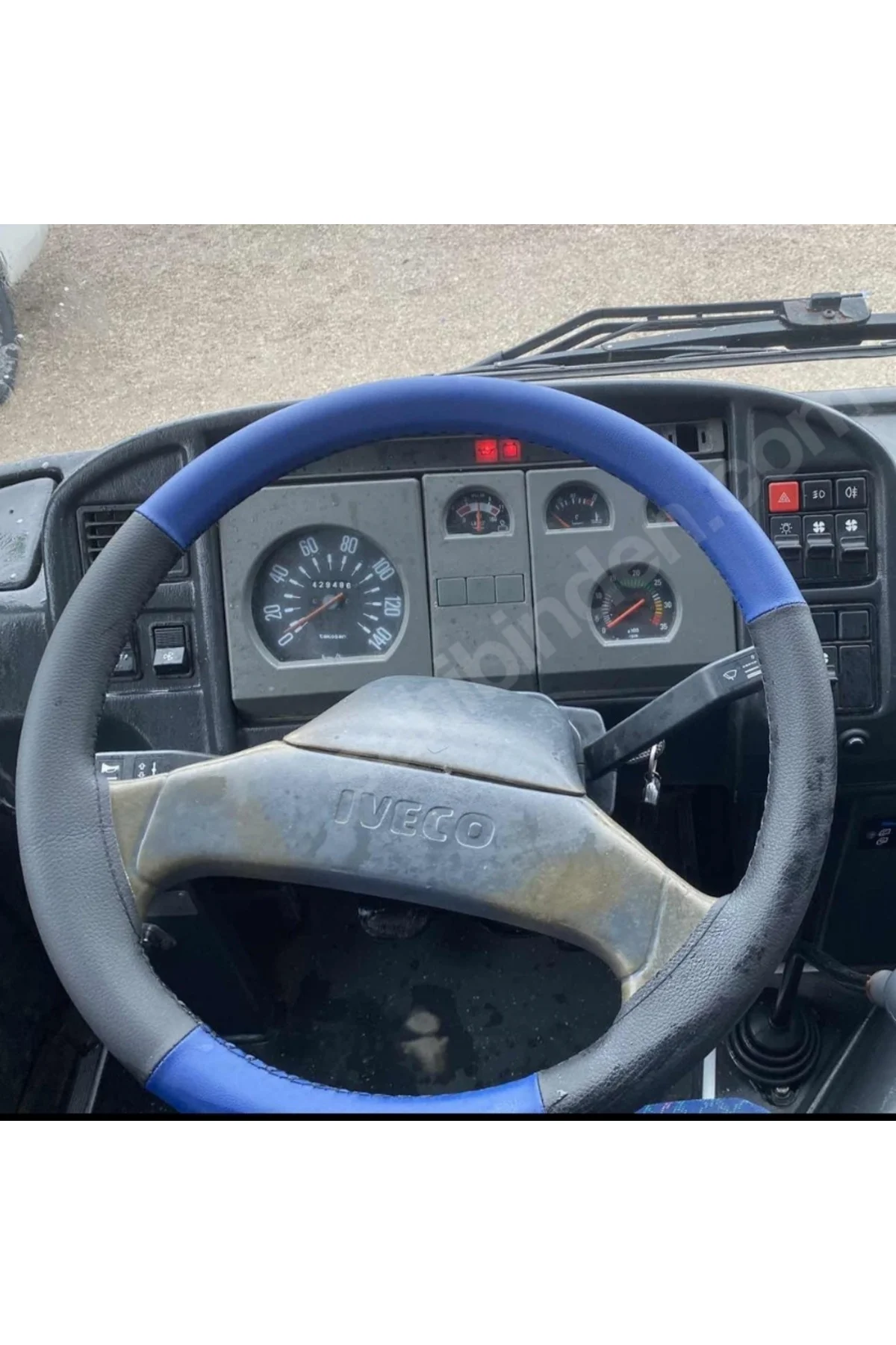 DİKİŞLİ DİREKSİYON KILIFI SİYAH / MAVİ DERİ 2006 IVECO M23 OTOBÜS