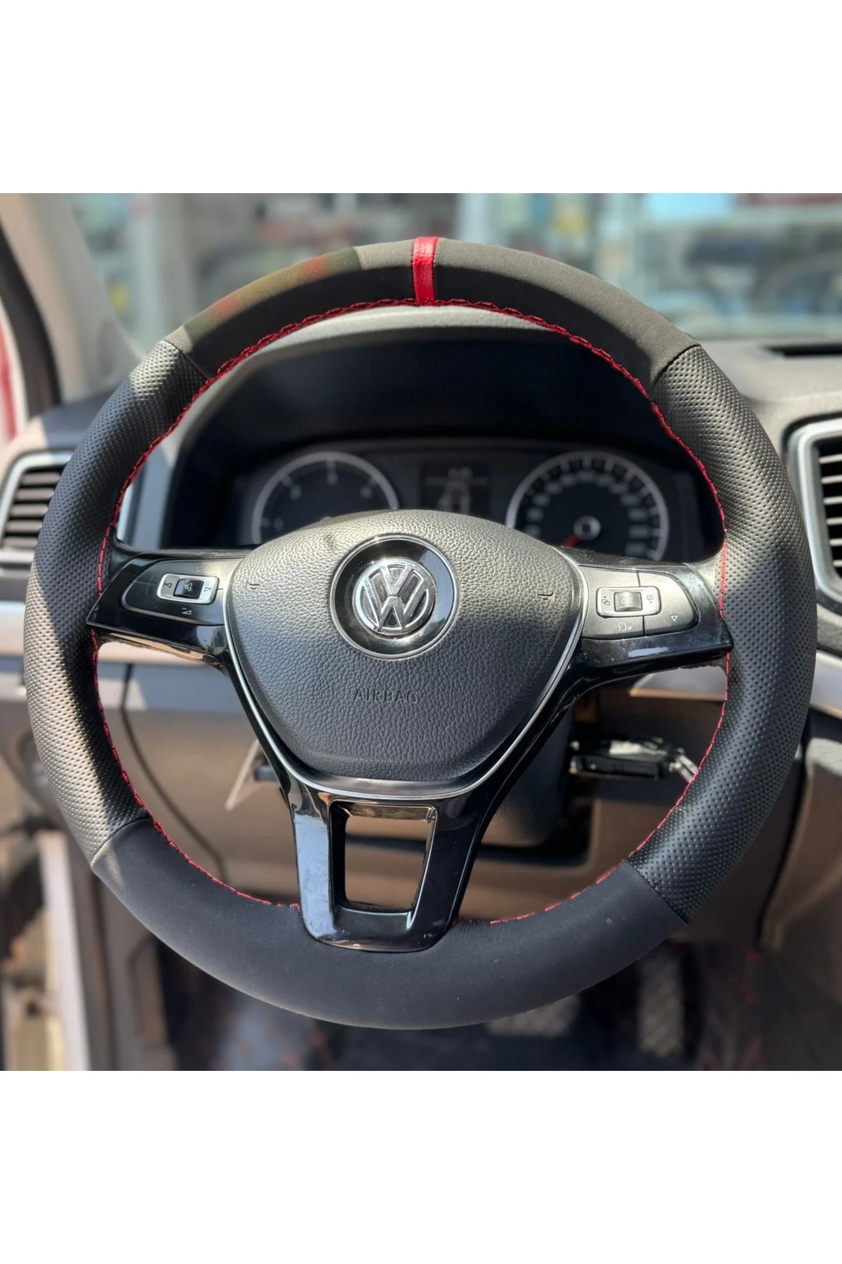 DİKİŞLİ DİREKSİYON KILIFI NUBUK DERİ NOKTALI DERİ KIRMIZI YÜZÜK KIRMIZI DİKİŞLİ VW AMAROK İÇİN