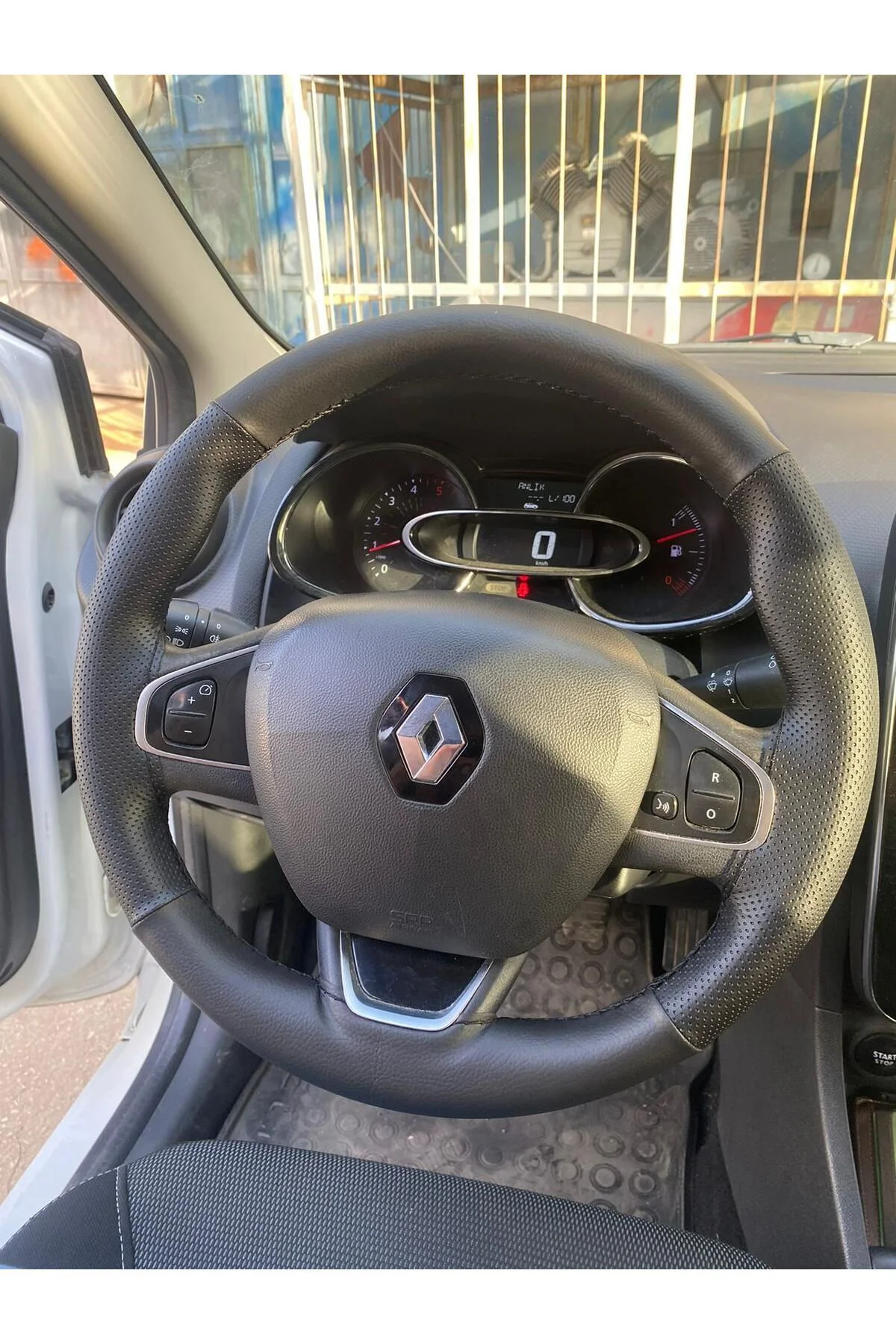 Dikişli Direksiyon Kılıfı Noktalı Damarlı Siyah Dikişli Renault Clio İçin