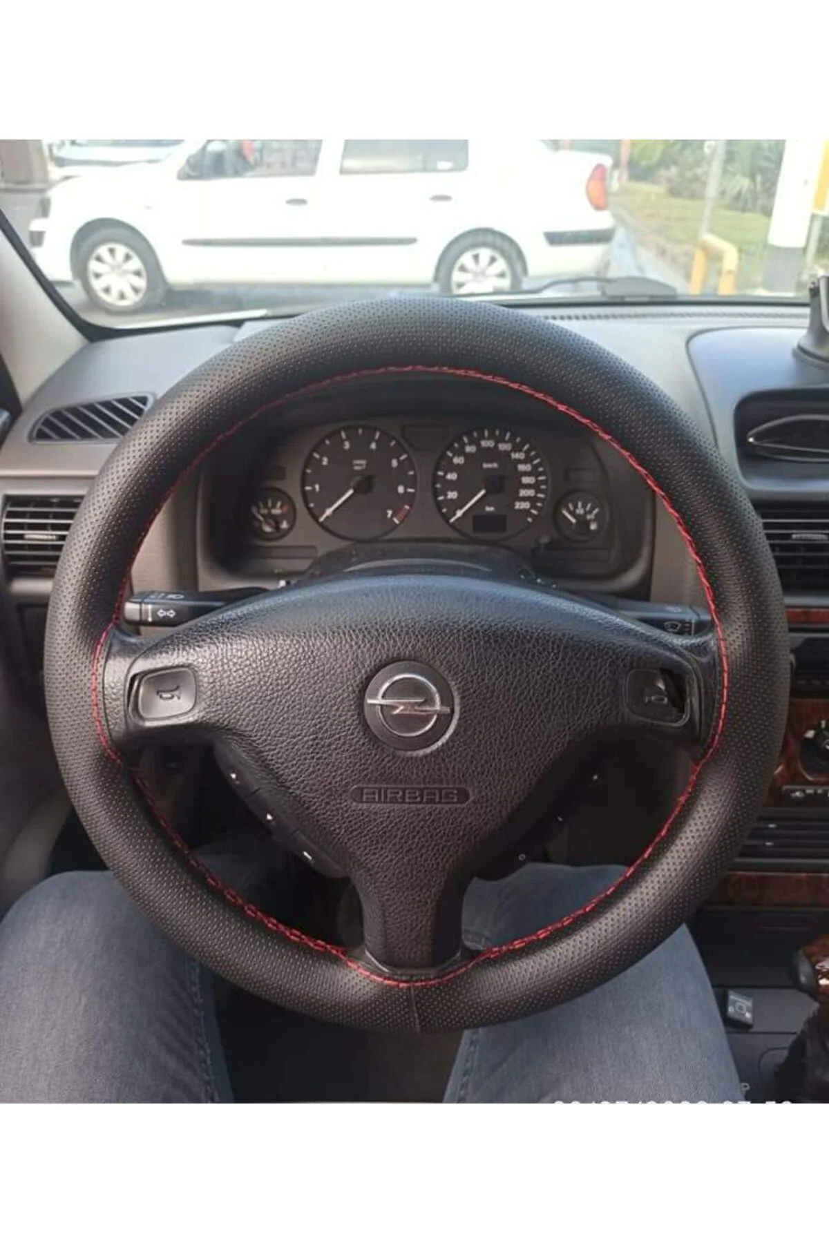 Dikişli Direksiyon Kılıfı Noktalı Deri Kırmızı Dikişli Opel Astra
