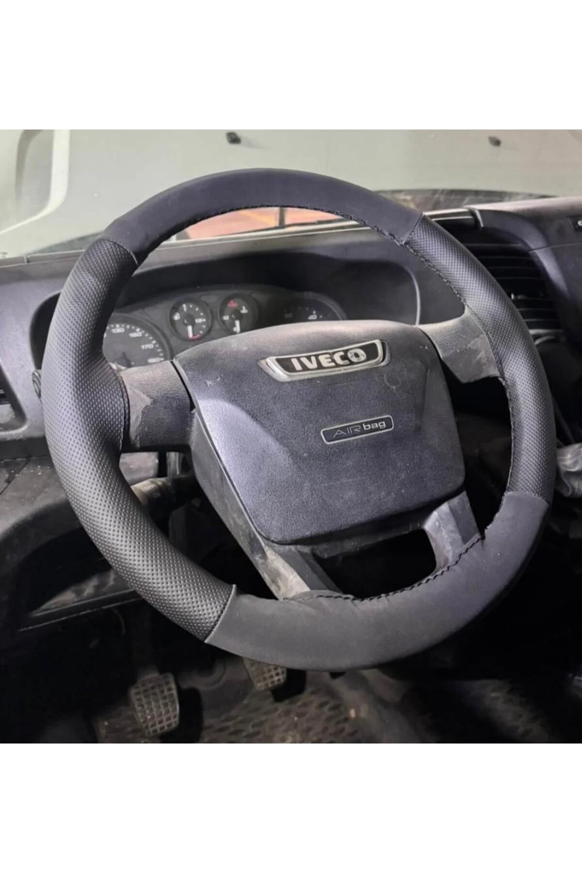 DİKİŞLİ DİREKSİYON KILIFI NUBUK / NOKTA DERİ SİYAH DİKİŞLİ FIAT DUCATO BU DİREKSİYON İÇİN DİKİŞLİ DİREKSİYON KILIFI NUBUK / NOKTA DERİ SİYAH DİKİŞLİ FIAT DUCATO BU DİREKSİYON İÇİN