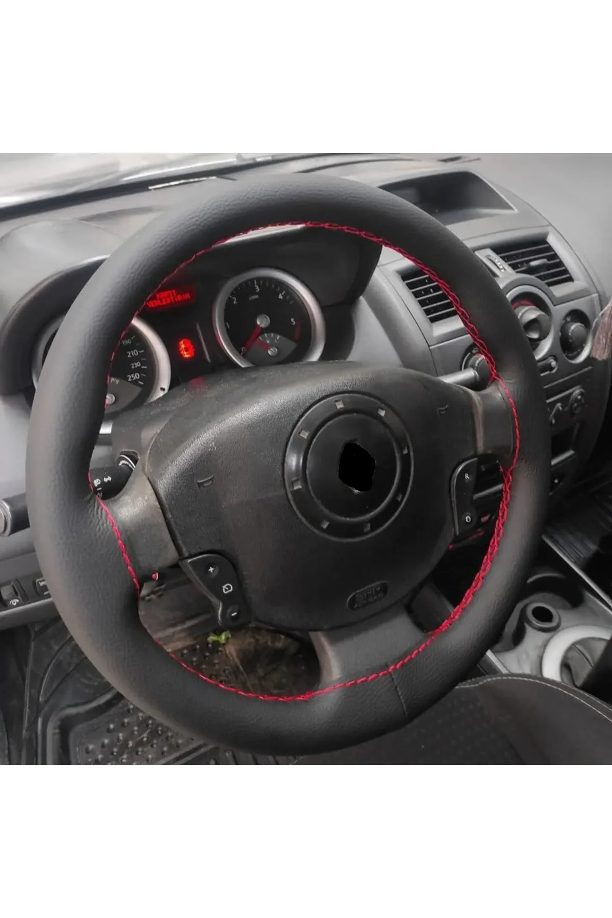 DİKİŞLİ DİREKSİYON KILIFI SİYAH DERİ KIRMIZI DİKİŞLİ RENAULT MEGANE 2 İÇİN
