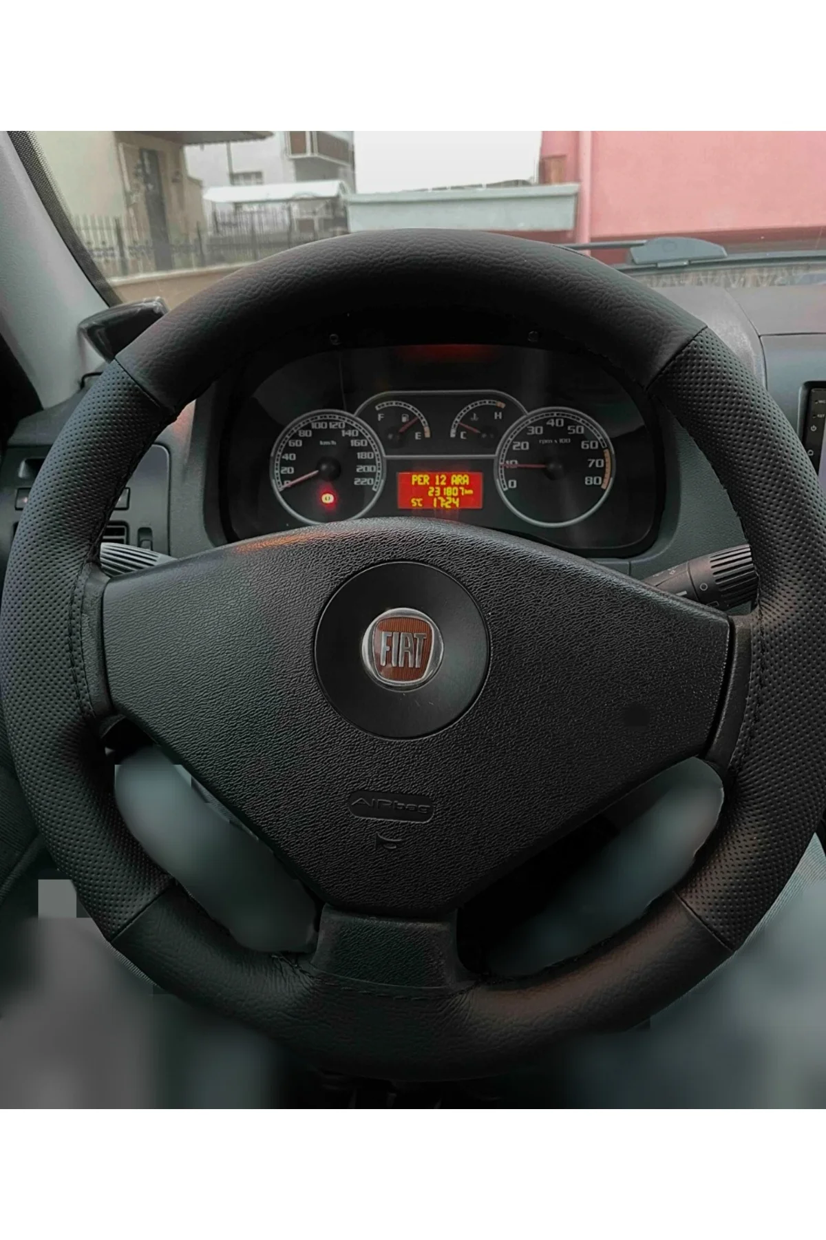 DİKİŞLİ DİREKSİYON KILIFI SİYAH DERİ NOKTALI DERİ SİYAH DİKİŞLİ FIAT ALBEA İÇİN DİKİŞLİ DİREKSİYON KILIFI SİYAH DERİ NOKTALI DERİ SİYAH DİKİŞLİ FIAT ALBEA İÇİN
