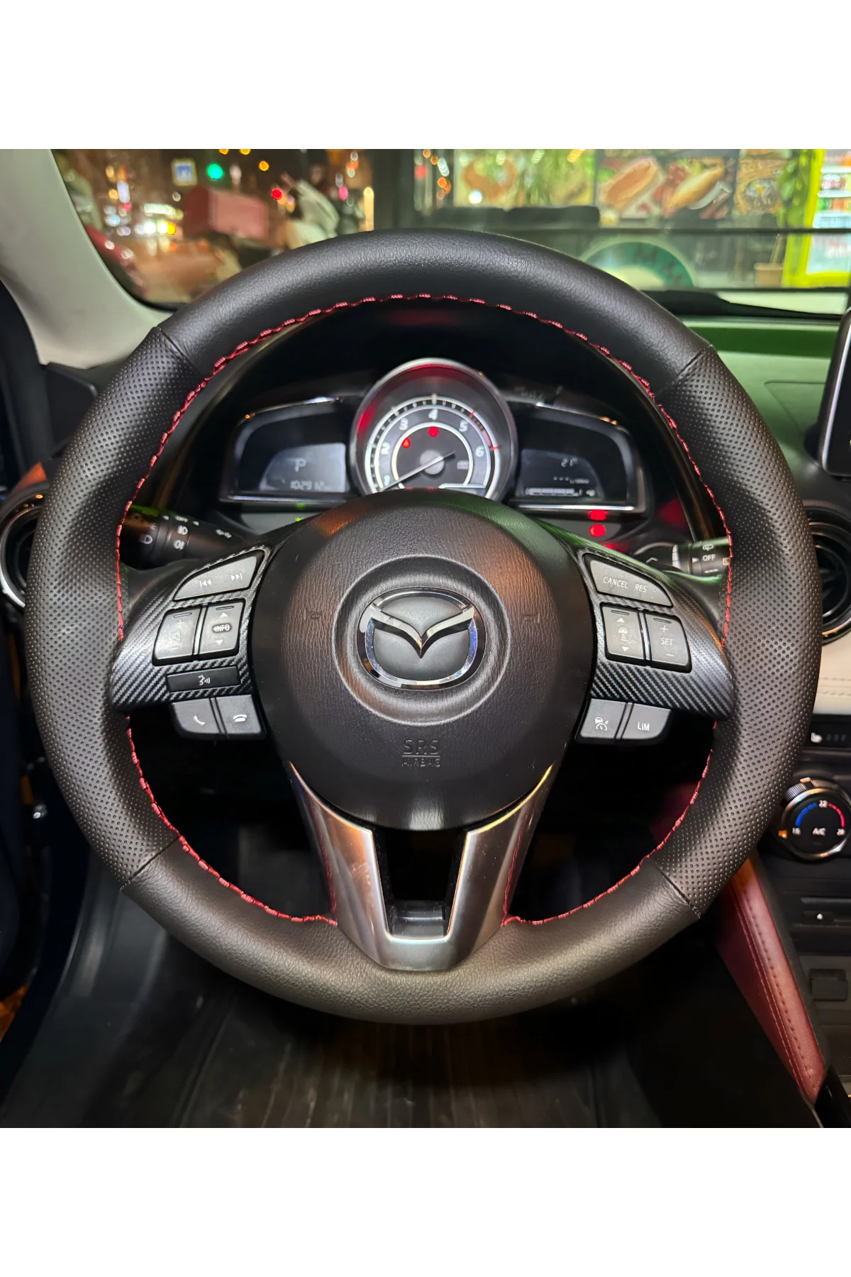 DİKİŞLİ DİREKSİYON KILIFI SİYAH DERİ NOKTALI DERİ SİYAH DİKİŞLİ MAZDA CX-3 İÇİN