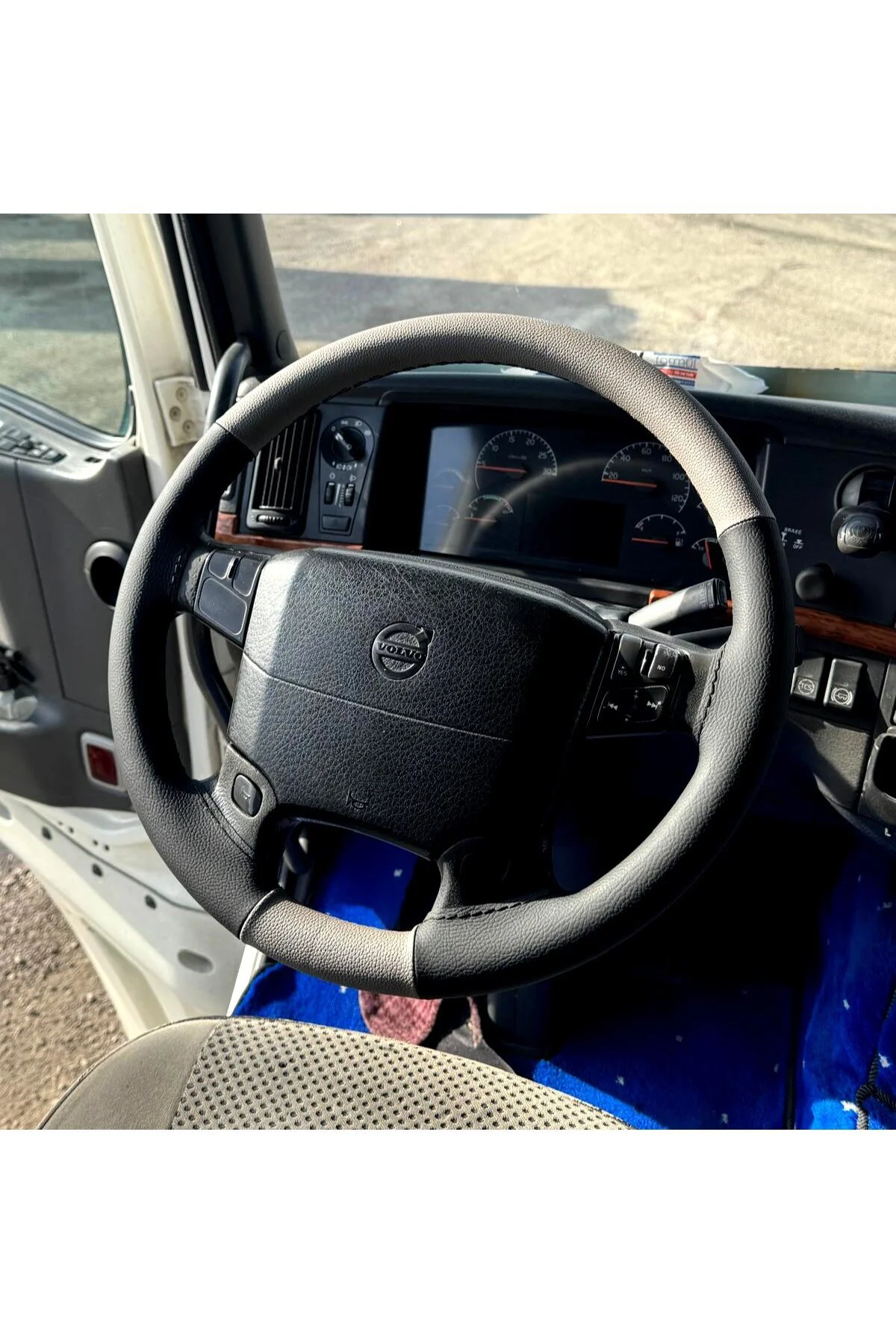 DİKİŞLİ DİREKSİYON KILIFI GRİ / SİYAH DERİ SİYAH DİKİŞLİ VOLVO TIR KAMYON BU DİREKSİYON İÇİN