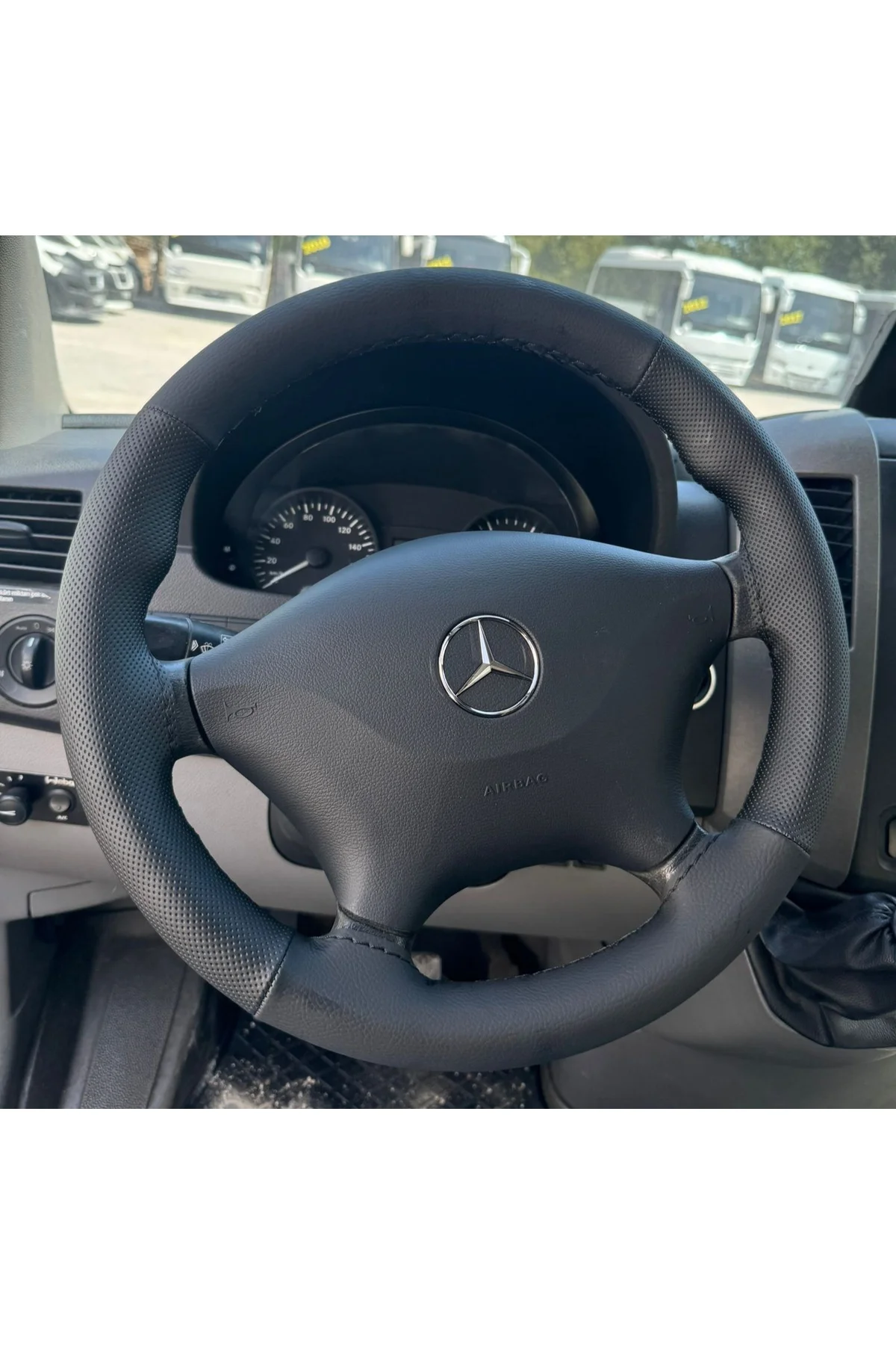 DİKİŞLİ DİREKSİYON KILIFI SİYAH DERİ NOKTALI DERİ SİYAH DİKİŞLİ MERCEDES SPRİNTER (FOTODAKİ) DİKİŞLİ DİREKSİYON KILIFI SİYAH DERİ NOKTALI DERİ SİYAH DİKİŞLİ MERCEDES SPRİNTER (FOTODAKİ)
