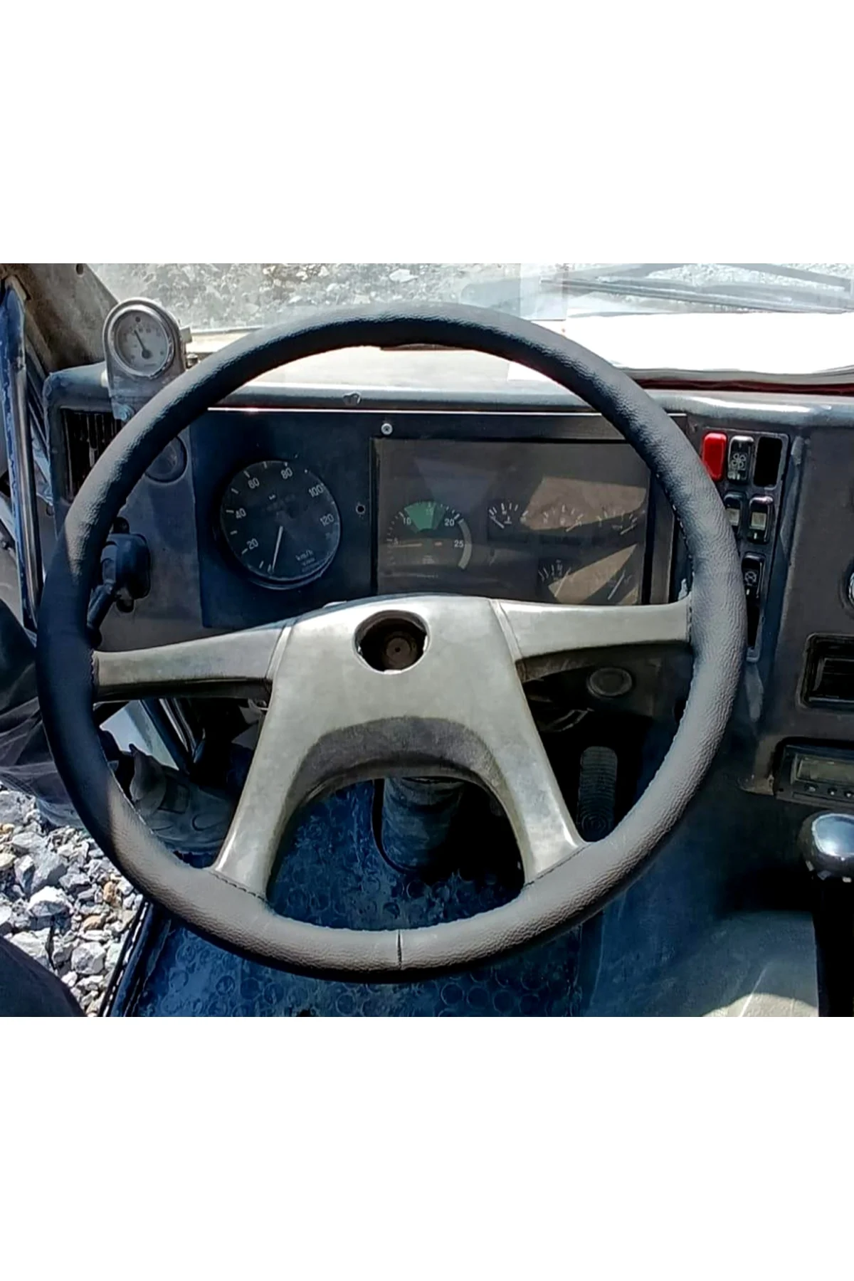 DİKİŞLİ DİREKSİYON KILIFI SİYAH DERİ SİYAH DİKİŞLİ MERCEDES TIR K