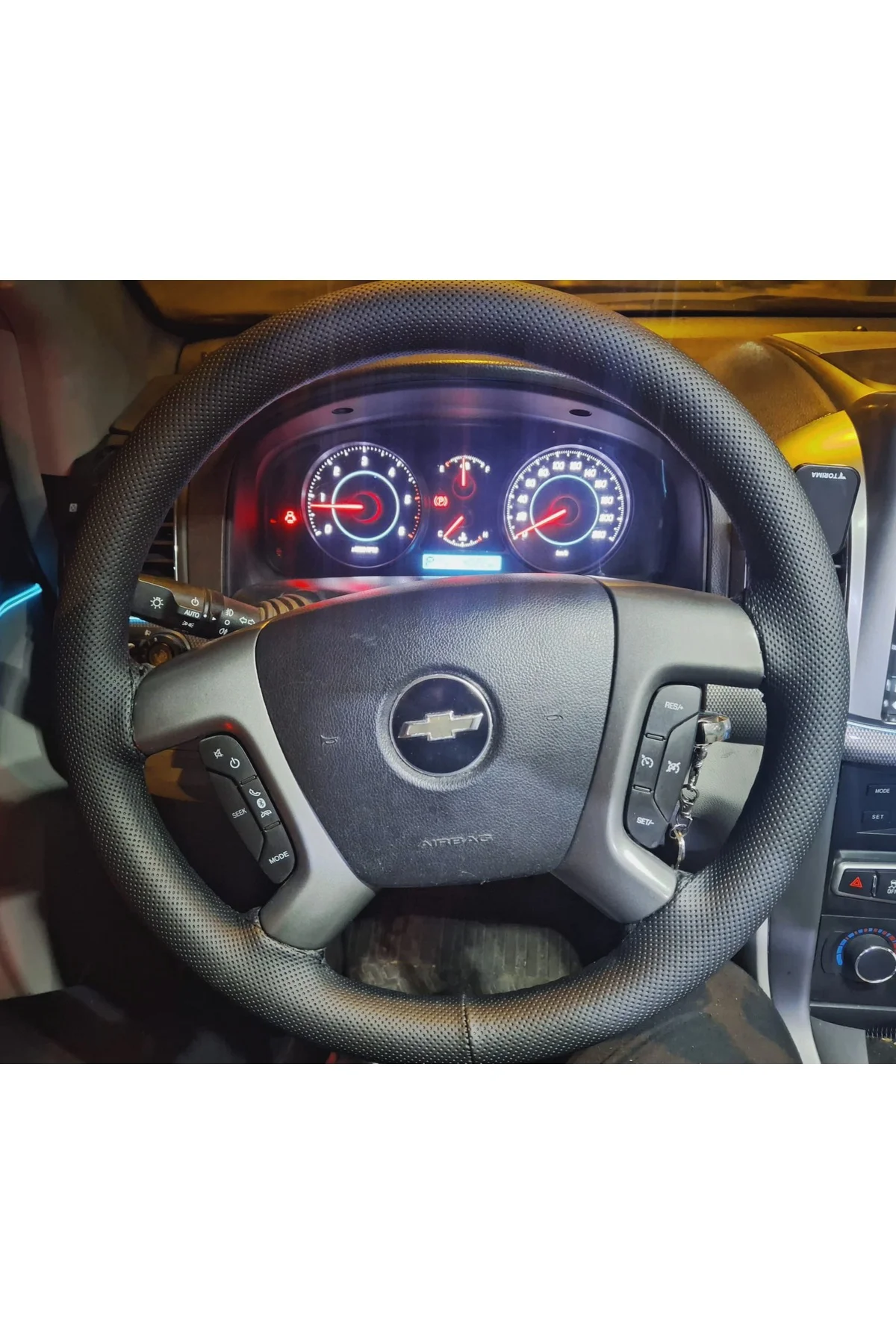 DİKİŞLİ DİREKSİYON KILIFI NOKTALI DERİ SİYAH DİKİŞLİ CHEVROLET CAPTİVA İÇİN