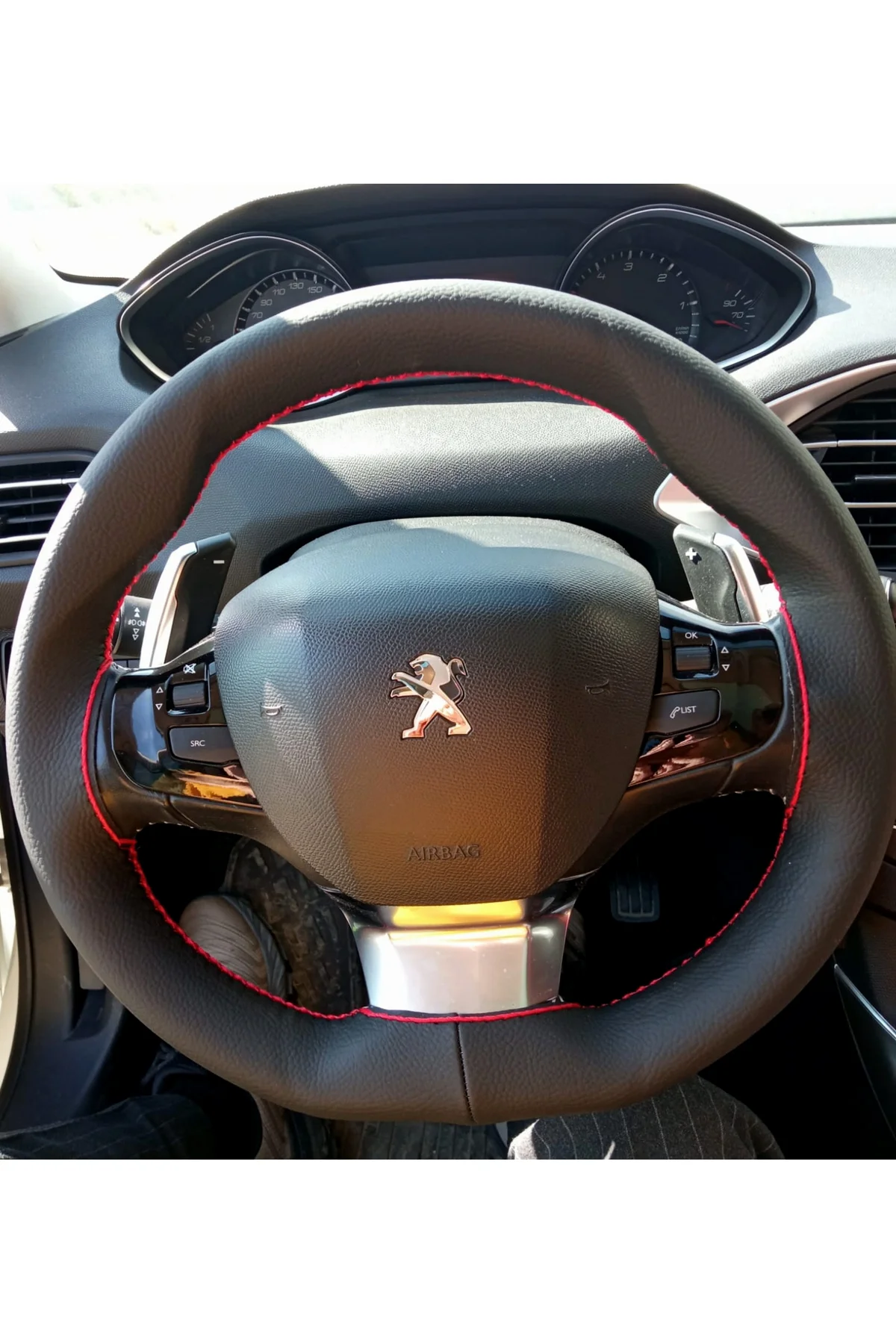DİKİŞLİ DİREKSİYON KILIFI SİYAH DERİ KIRMIZI DİKİŞLİ PEUGEOT 208 KÜÇÜK DİREKSİYON İÇİN