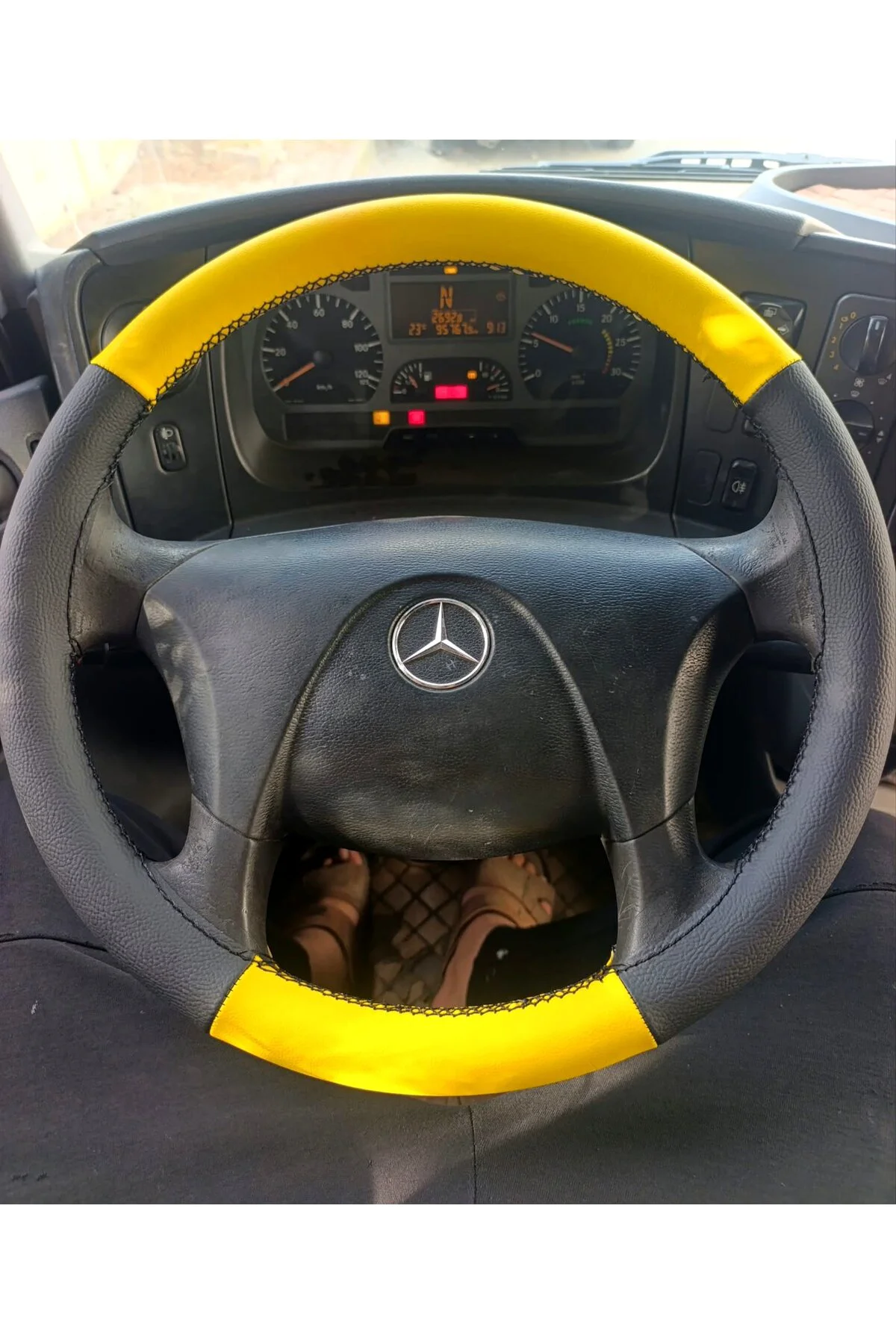 DİKİŞLİ DİREKSİYON KILIFI SİYAH DERİ SARI DERİ SİYAH DİKİŞLİ MERCEDES BU DİREKSİYONLARA UYGUN DİKİŞLİ DİREKSİYON KILIFI SİYAH DERİ SARI DERİ SİYAH DİKİŞLİ MERCEDES BU DİREKSİYONLARA UYGUN
