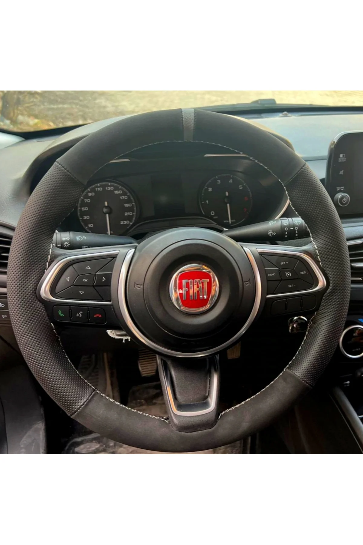 DİKİŞLİ DİREKSİYON KILIFI NUBUK NOKTALI DERİ GRİ YÜZÜK GRİ DİKİŞLİ FIAT EGEA İÇİN