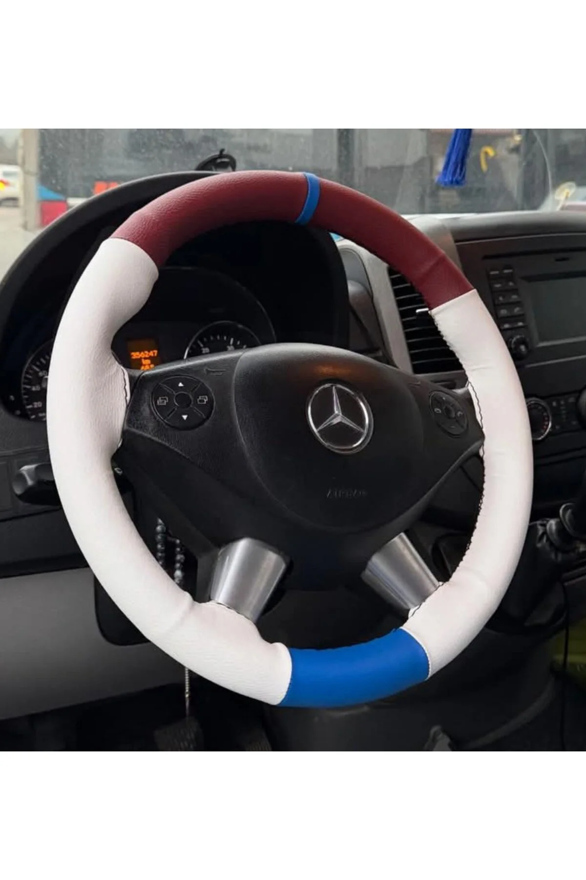 DİKİŞLİ DİREKSİYON KILIFI BORDO / MAVİ / BEYAZ DERİ MAVİ YÜZÜK SİYAH DİKİŞLİ MERCEDES SPRİNTER DİKİŞLİ DİREKSİYON KILIFI BORDO / MAVİ / BEYAZ DERİ MAVİ YÜZÜK SİYAH DİKİŞLİ MERCEDES SPRİNTER