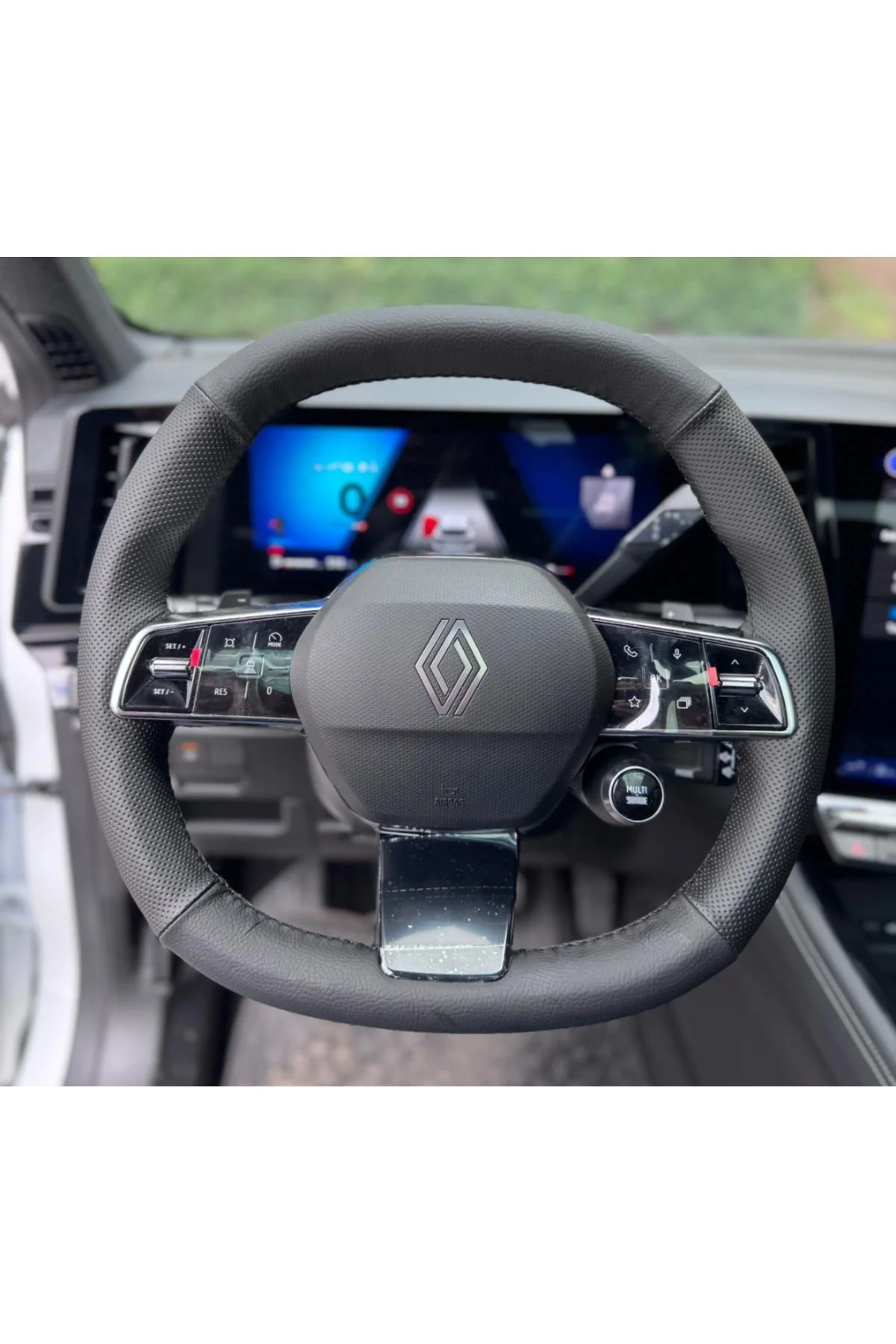 DİKİŞLİ DİREKSİYON KILIFI SİYAH DERİ NOKTALI DERİ SİYAH DİKİŞLİ RENAULT AUSTRAL İÇİN