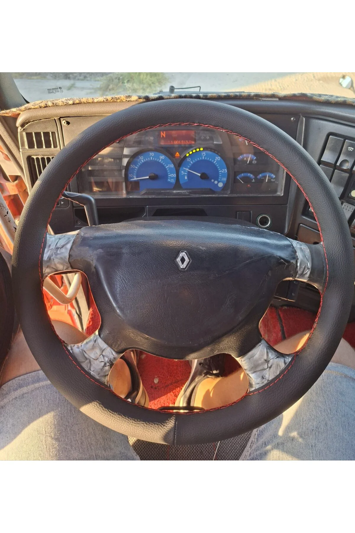 DİKİŞLİ DİREKSİYON KILIFI SİYAH DERİ KIRMIZI DİKİŞLİ RENO TIR KAMYON BU DİREKSİYON İÇİN DİKİŞLİ DİREKSİYON KILIFI SİYAH DERİ KIRMIZI DİKİŞLİ RENO TIR KAMYON BU DİREKSİYON İÇİN
