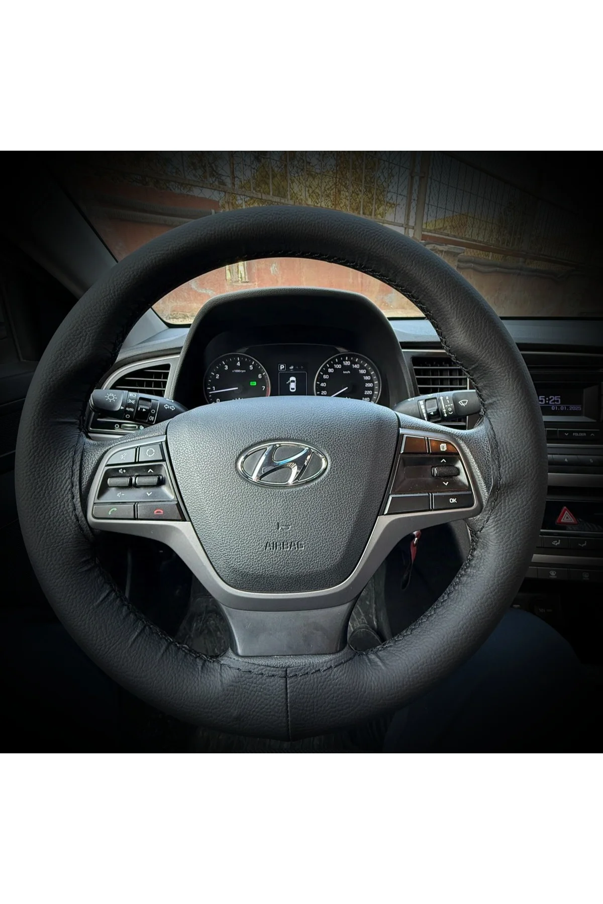 DİKİŞLİ DİREKSİYON KILIFI İTHAL SİYAH DERİ SİYAH DİKİŞLİ HYUNDAİ ELENTRA İÇİN
