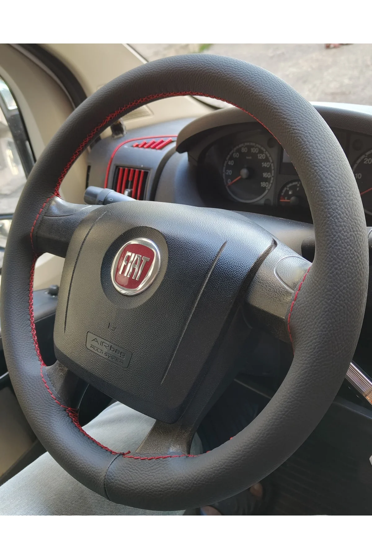 DİKİŞLİ DİREKSİYON KILIFI SİYAH DERİ KIRMIZI DİKİŞLİ FIAT DUCATO FOTODAKİ DİREKSİYON İÇİN